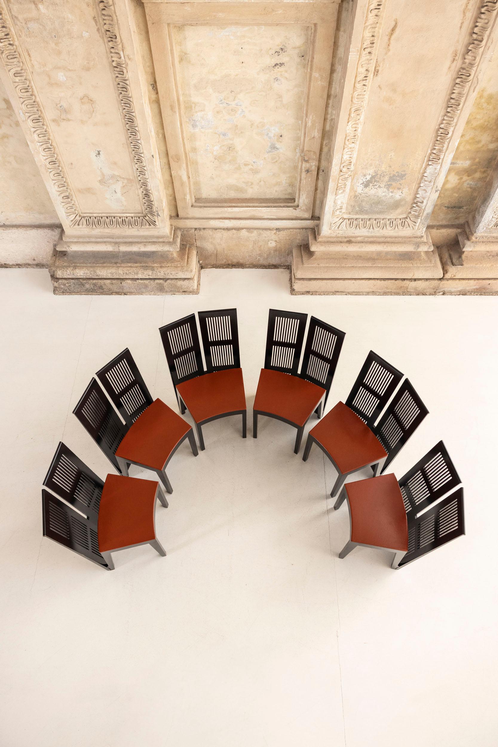Set of six “Lubekka” chairs designed by Andrea Branzi for Cassina, Italy, 1991

A set of six elegant “Lubekka” chairs designed by Andrea Branzi, featuring a solid ash wood frame and seats upholstered in rich red leather. Produced by Cassina in Italy