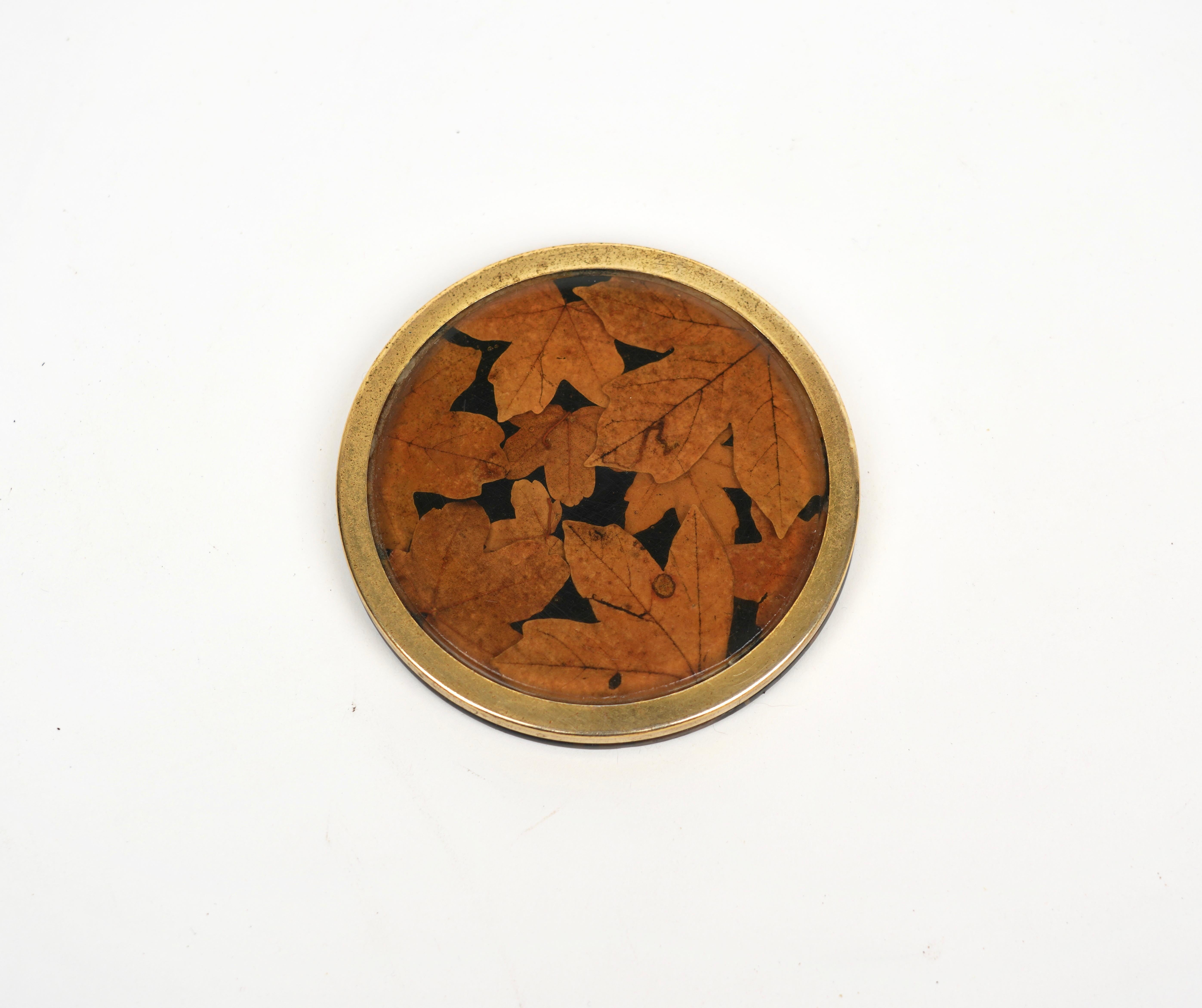 Set of Six Lucite and Brass Barware Coaster with Leaves Inclusions, Italy, 1960s For Sale 4