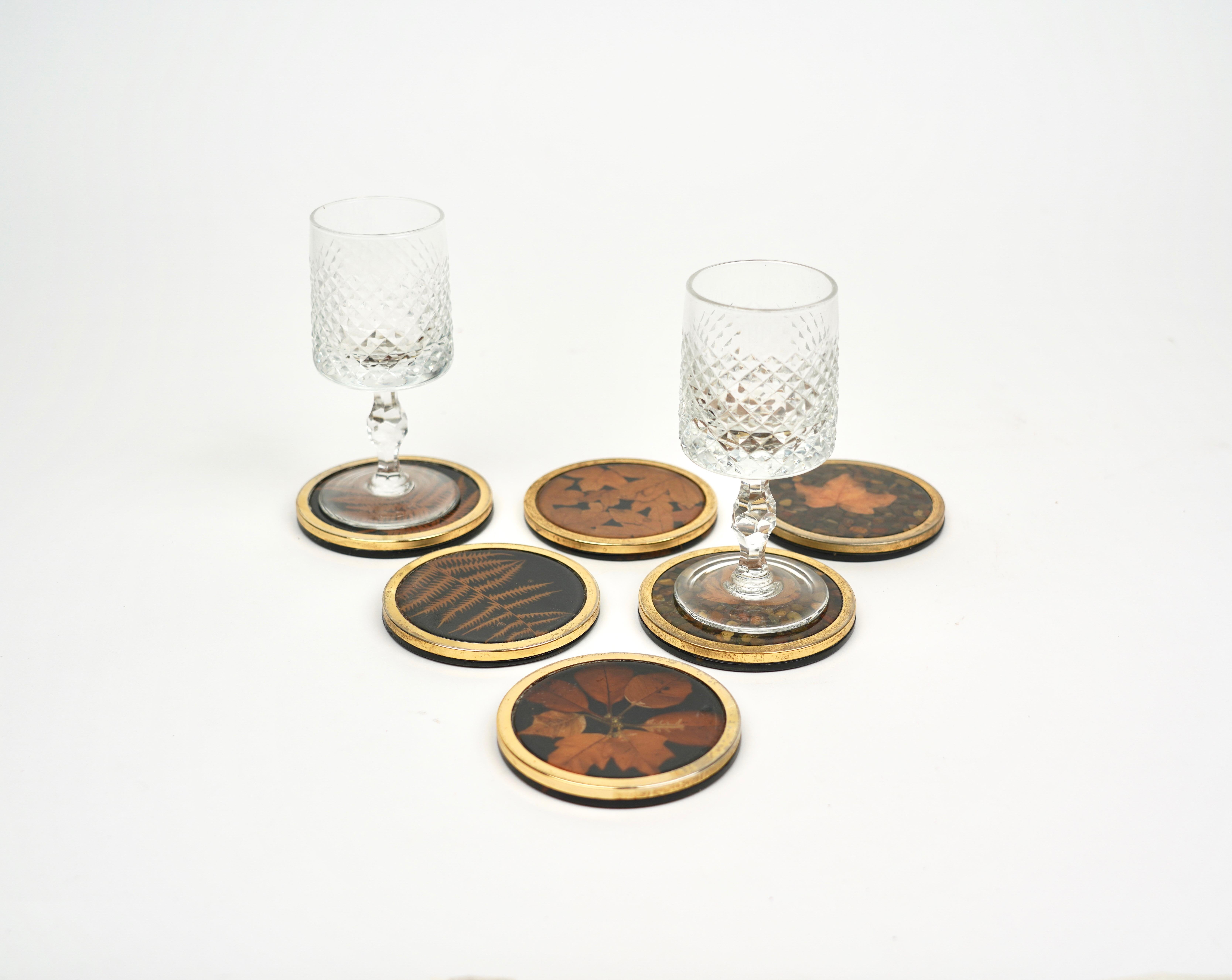 Italian Set of Six Lucite and Brass Barware Coaster with Leaves Inclusions, Italy, 1960s For Sale