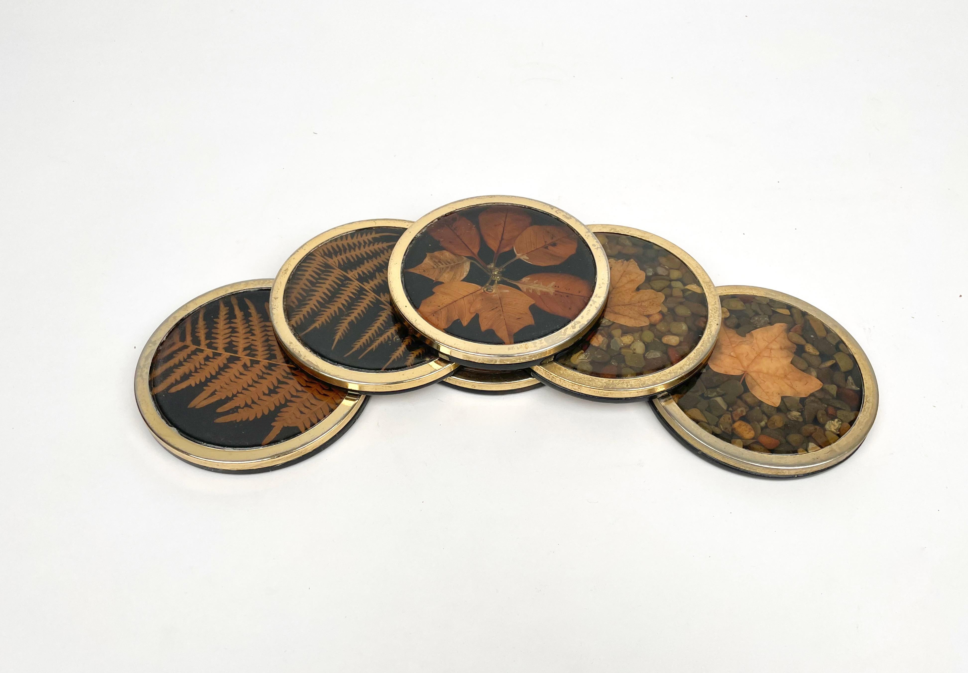 Mid-20th Century Set of Six Lucite and Brass Barware Coaster with Leaves Inclusions, Italy, 1960s For Sale