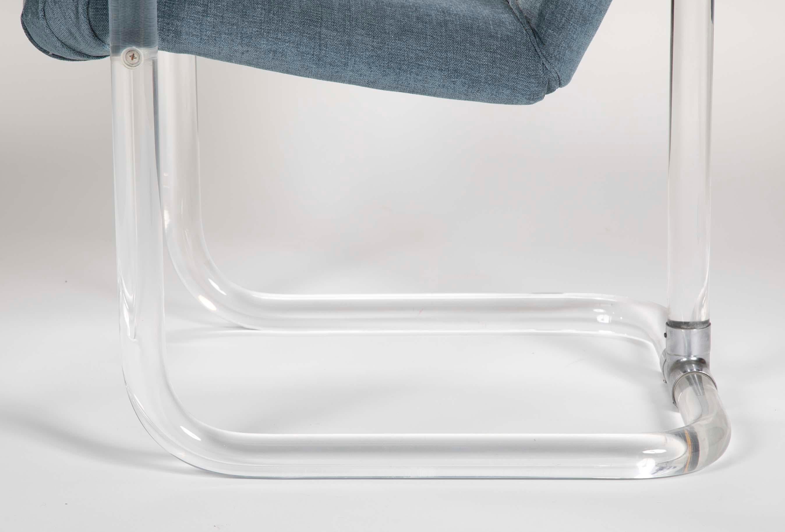 Set di sei poltrone imbottite in lucite Attribuito a Lion in Frost in vendita 1