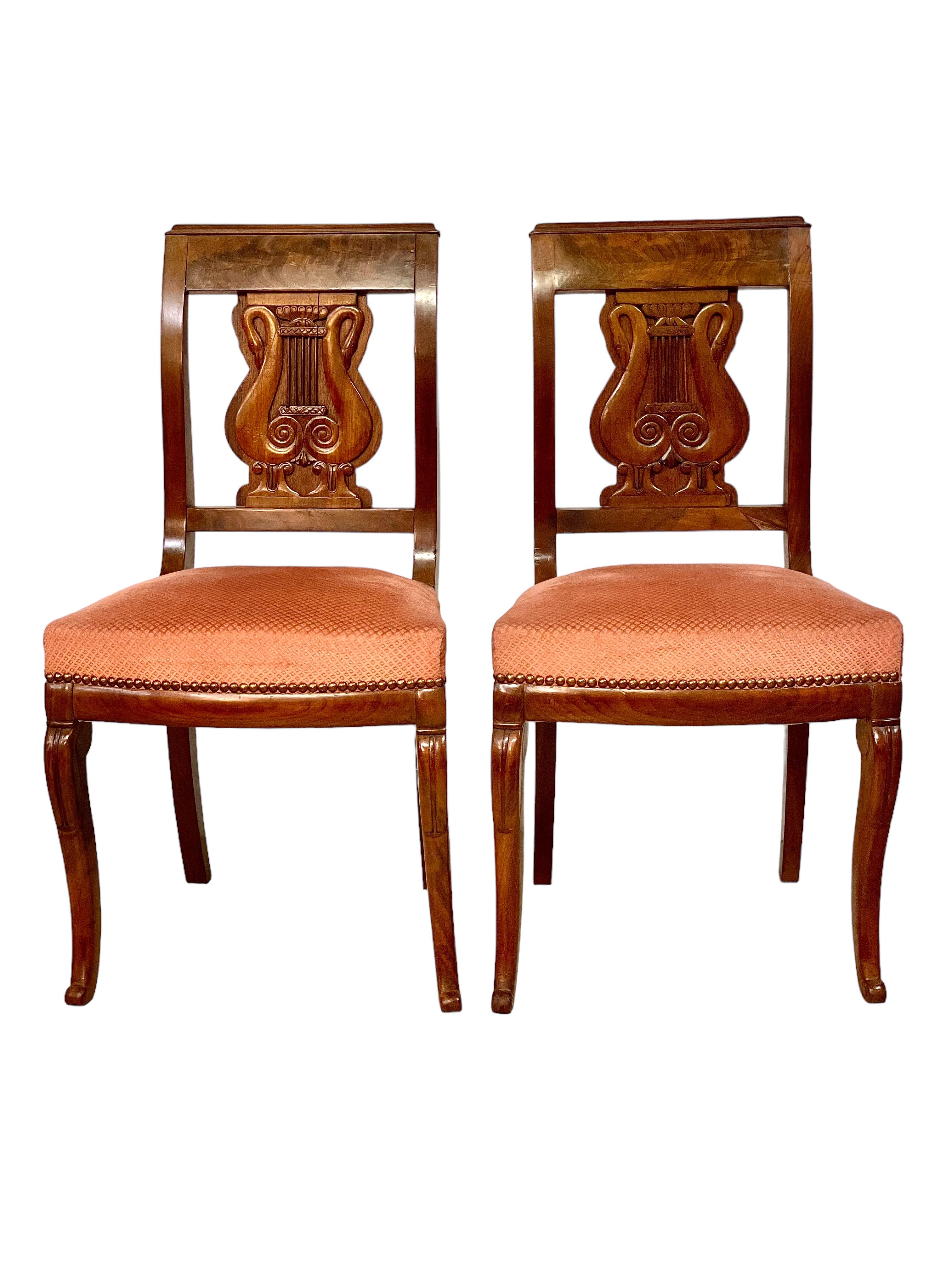 Set of Six Lyre Backrest Dining Chairs, circa 1815 In Good Condition For Sale In LA CIOTAT, FR