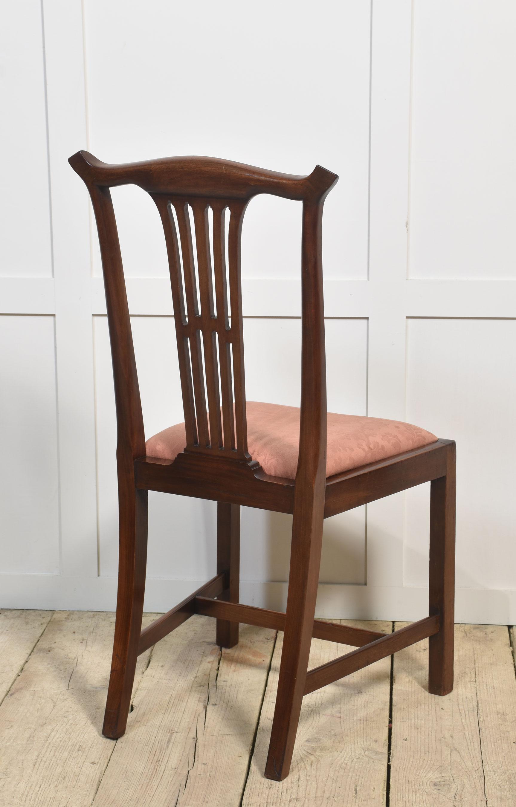 Set di sei sedie da pranzo in mogano in vendita 2