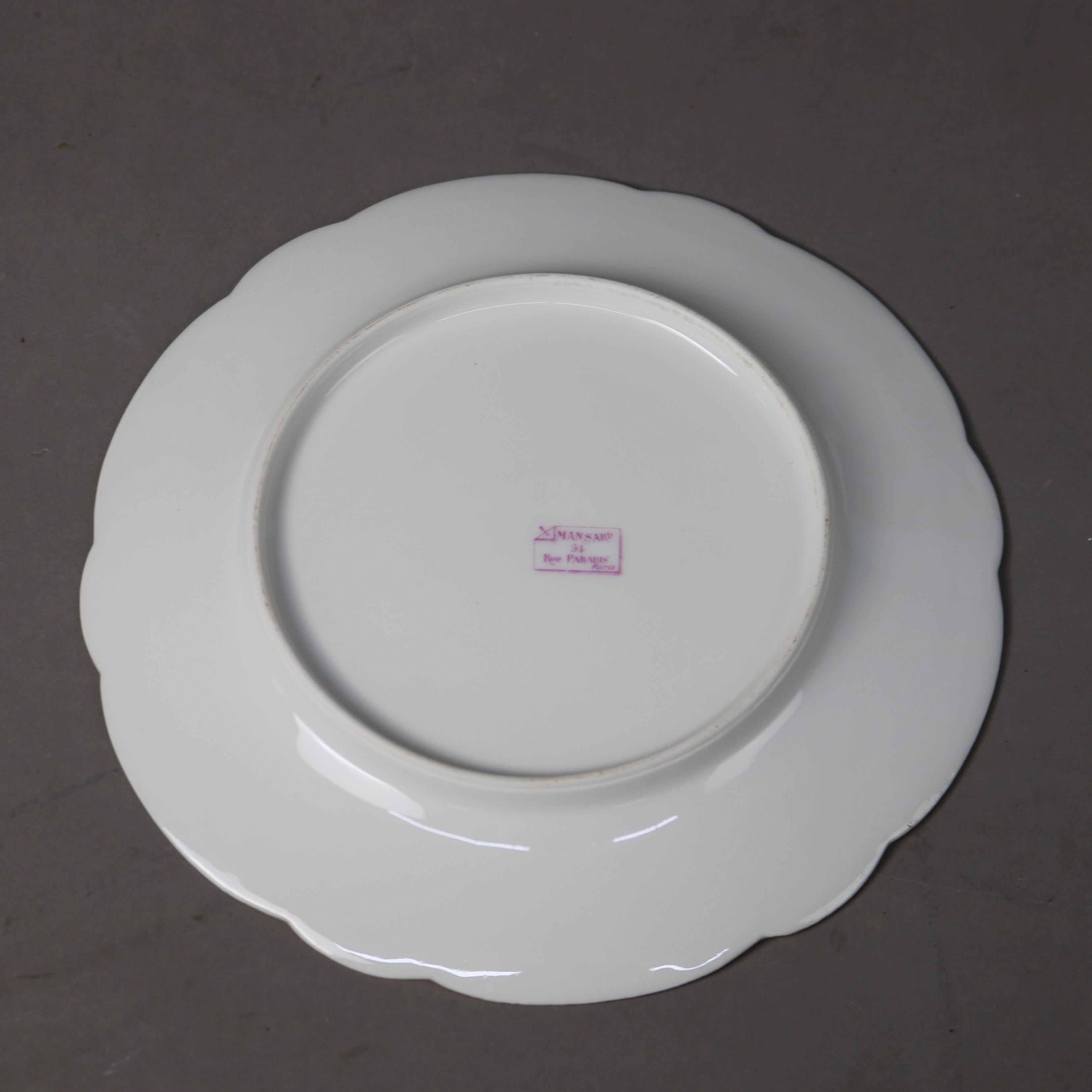 Ensemble de six assiettes Mansard en porcelaine peinte à la main et dorée avec oiseaux et paysages 20e siècle

Dimensions - .75 