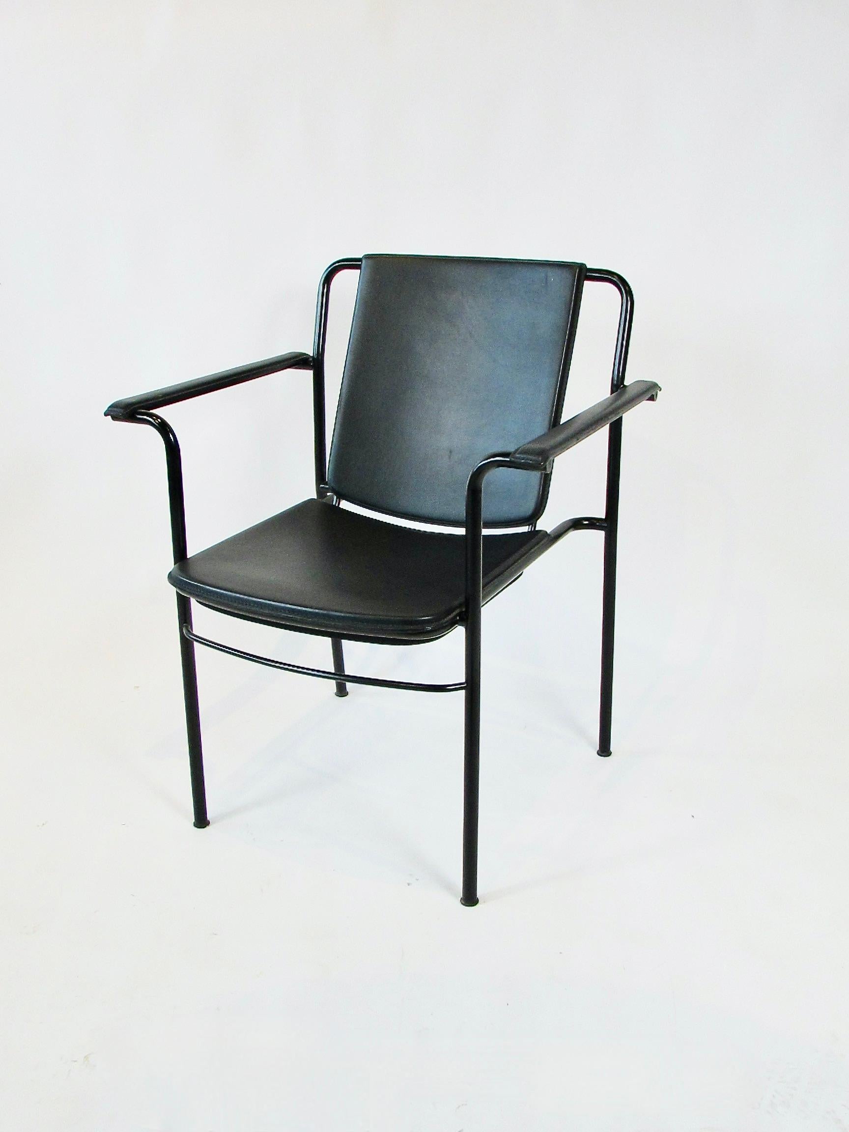 Satz von sechs Mario Marenco für Poltrana Frau Italien schwarzes Leder Movie Chairs (Moderne der Mitte des Jahrhunderts) im Angebot
