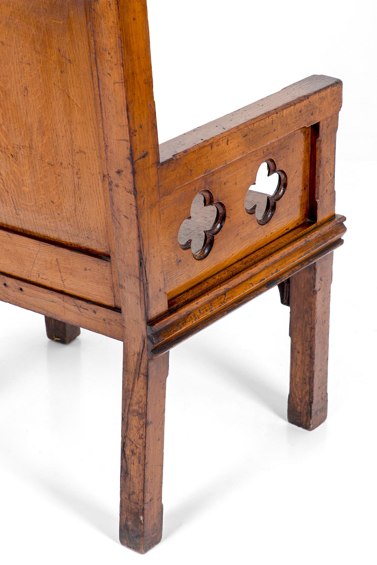 Ensemble de six fauteuils trônes maçonniques en chêne, vers 1880 en vente 3