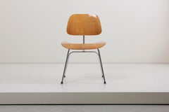 Ensemble de six chaises de salle à manger Charles Eames DCM assorties et des premières, pour Herman Miller