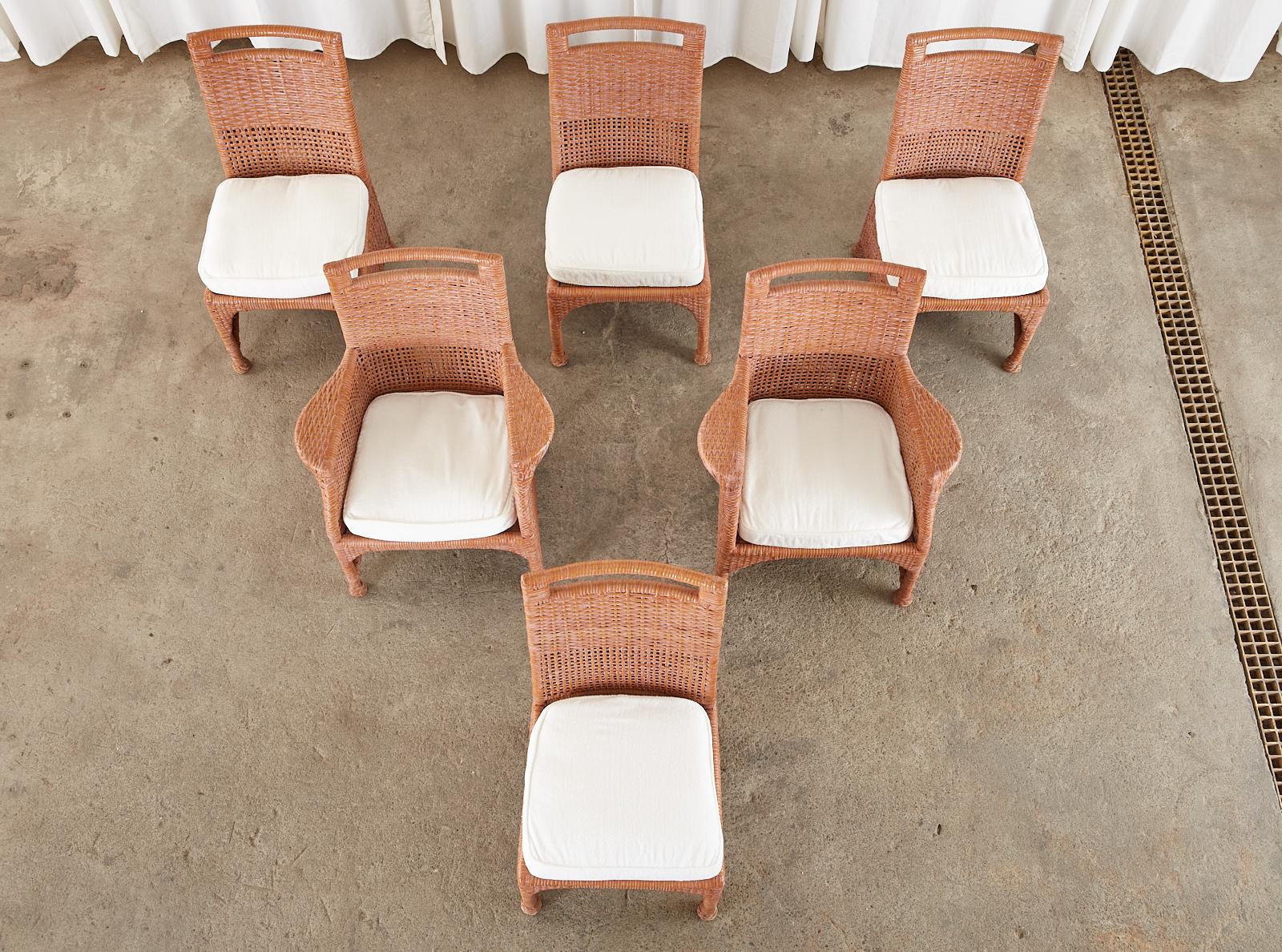 Organique McGuire - Ensemble de six chaises de salle à manger en rotin et osier corail en vente