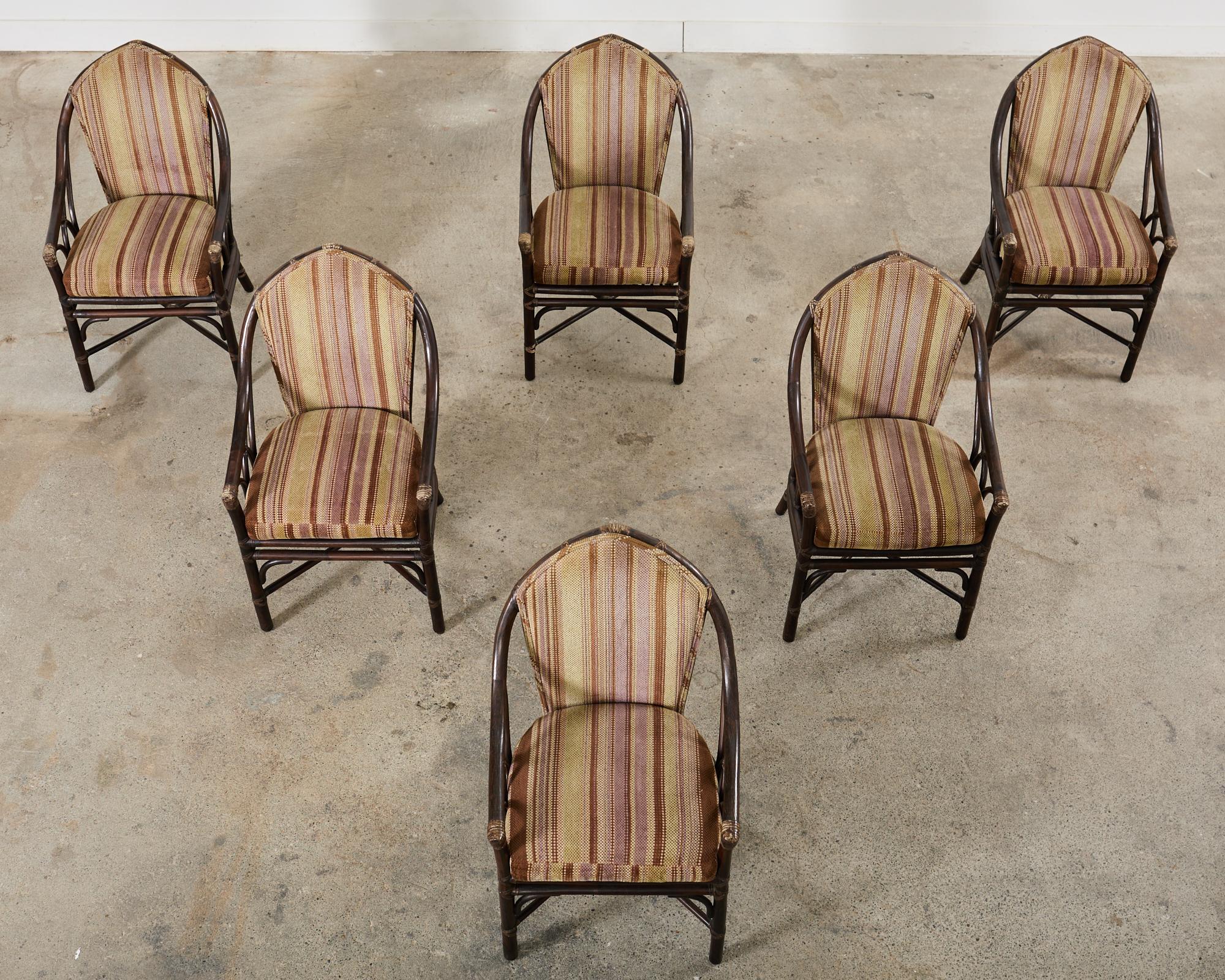 Organico moderno Set di sei sedie da pranzo McGuire in rattan organico moderno a cattedrale in vendita