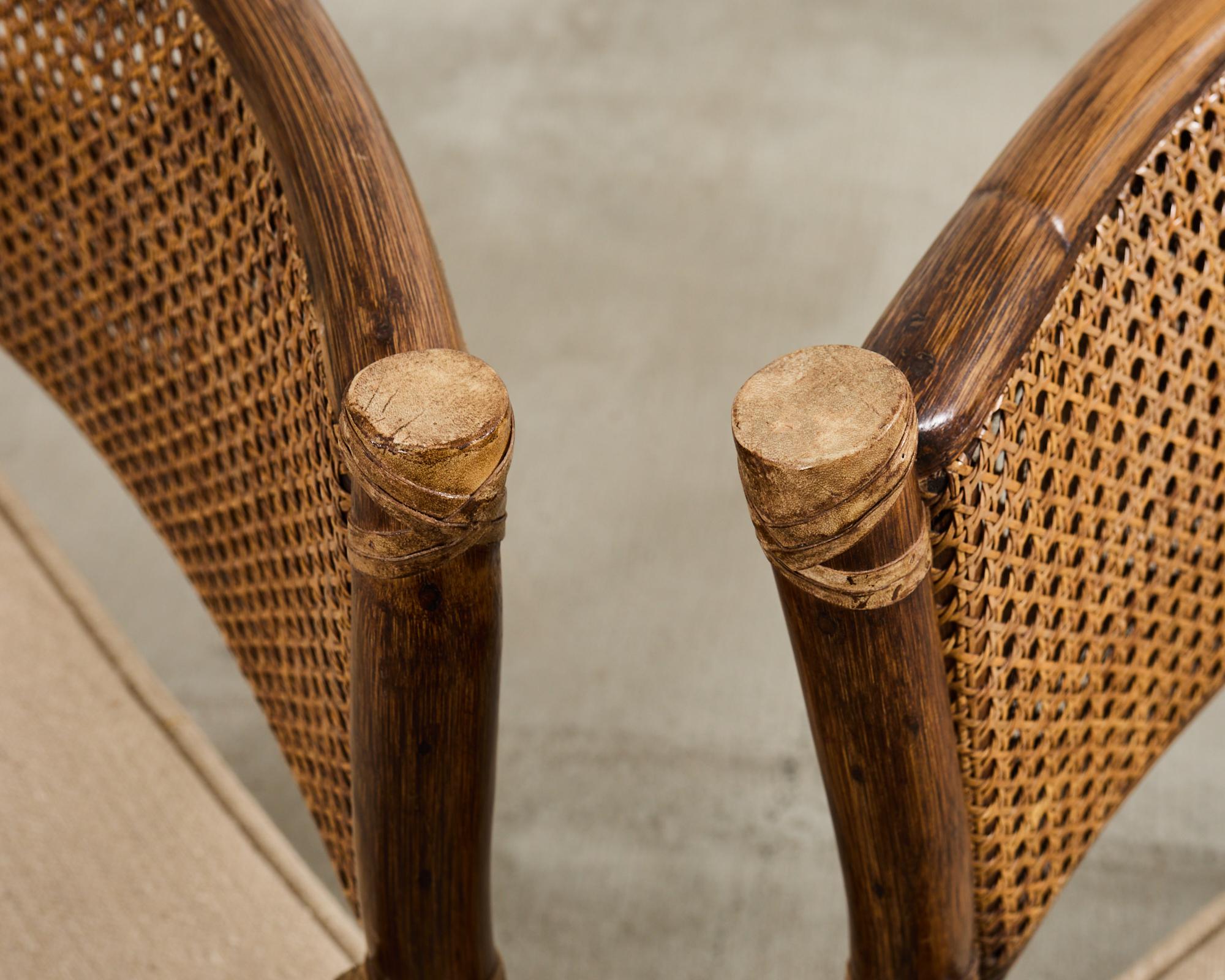 Satz von sechs McGuire Rattan Caned Directors Dining Armchairs (Leder)