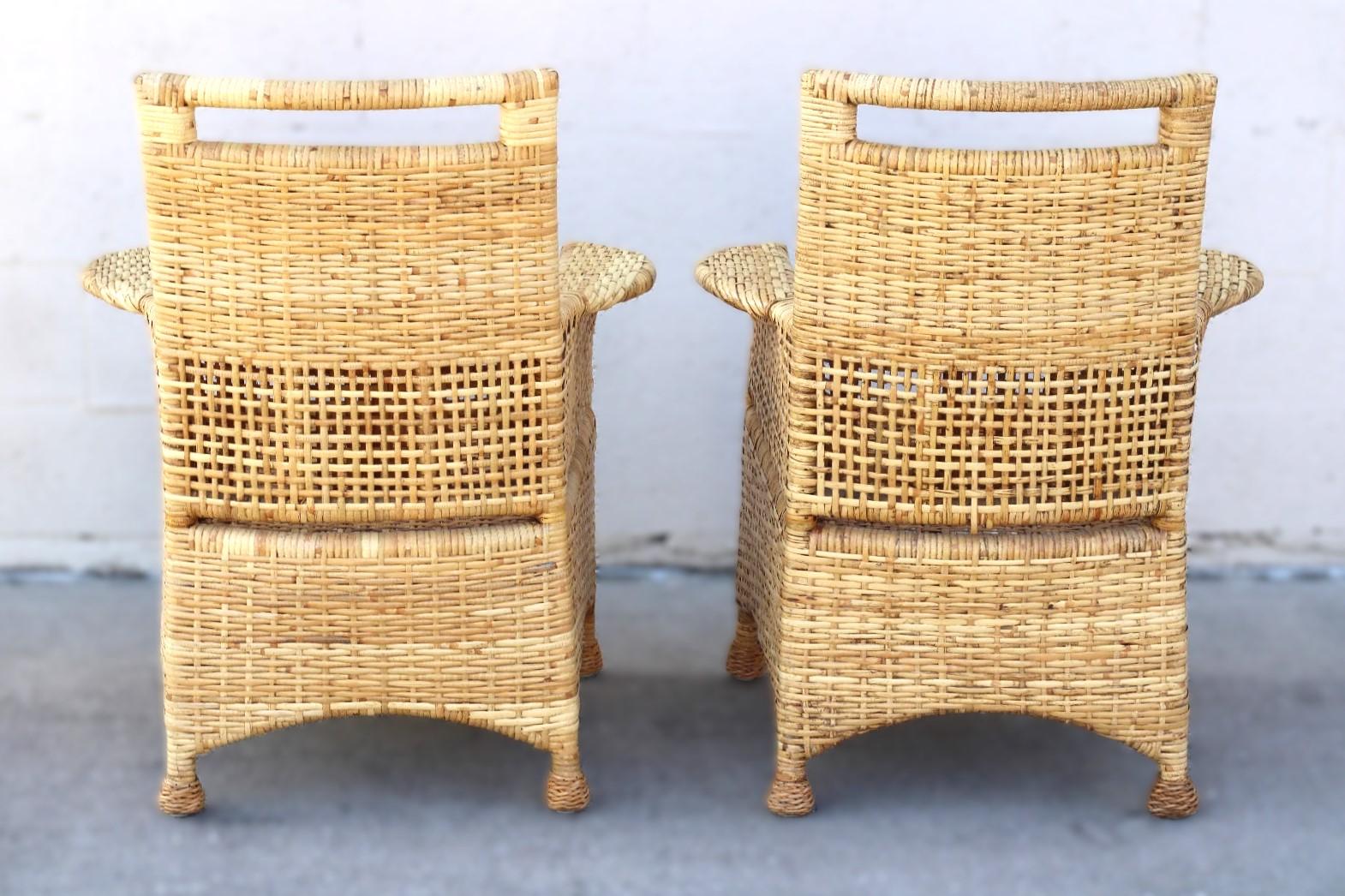 Americano Set di sei sedie da pranzo McGuire in rattan intrecciato con buccia di legno in vendita