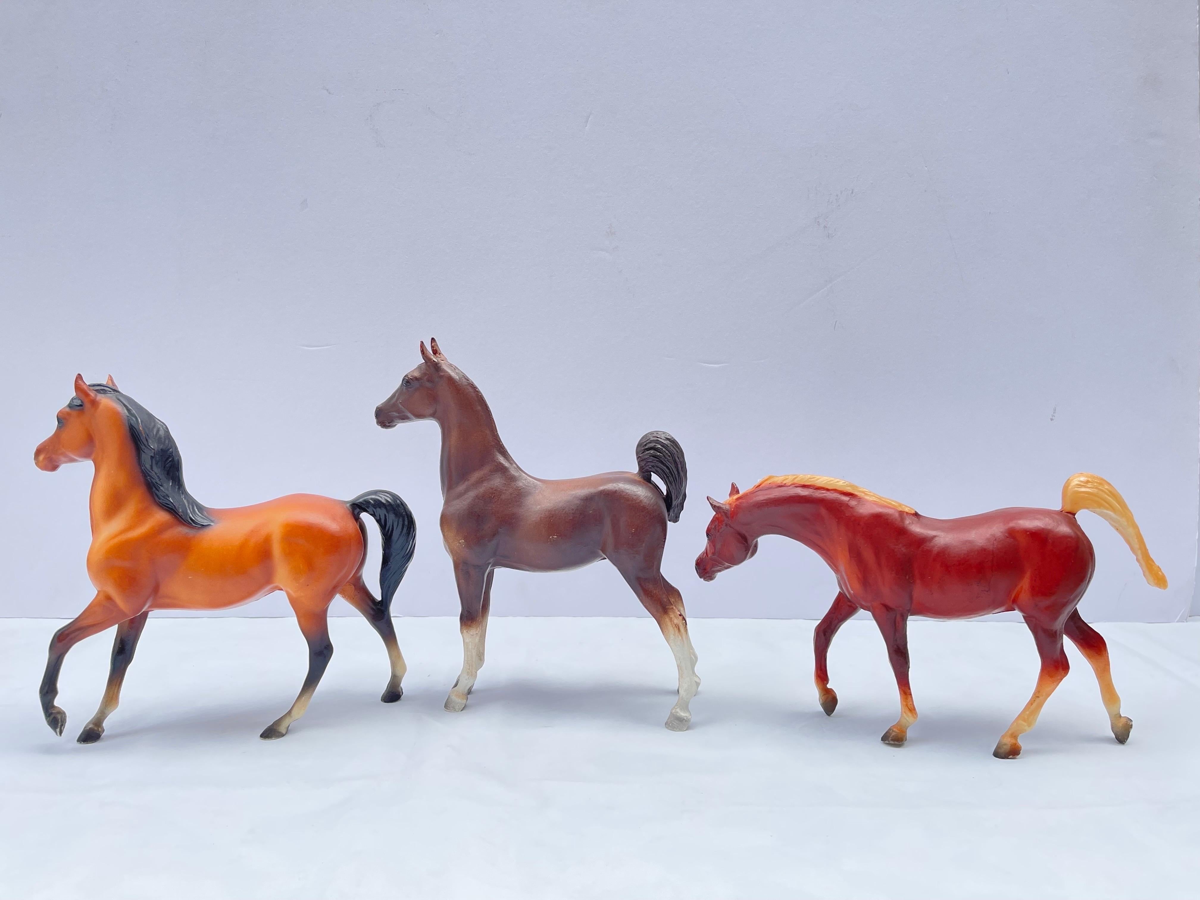 Set von sechs Breyer-Pferden in Medium-Größe (Kasten 5) (Kunststoff) im Angebot