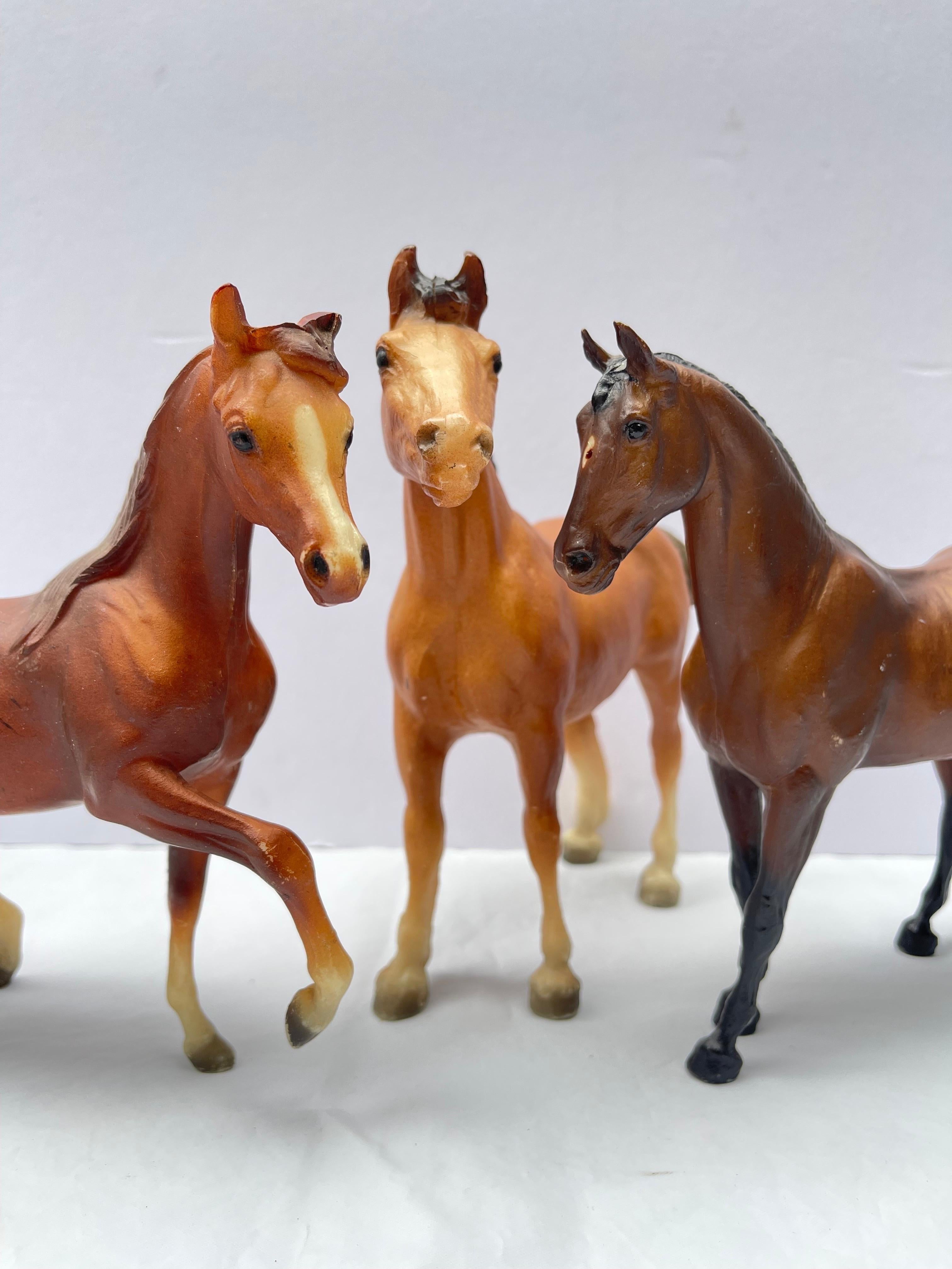  Set von sechs mittelgroßen Vintage-Bürgerpferden (Kasten 3) (Ende des 20. Jahrhunderts) im Angebot
