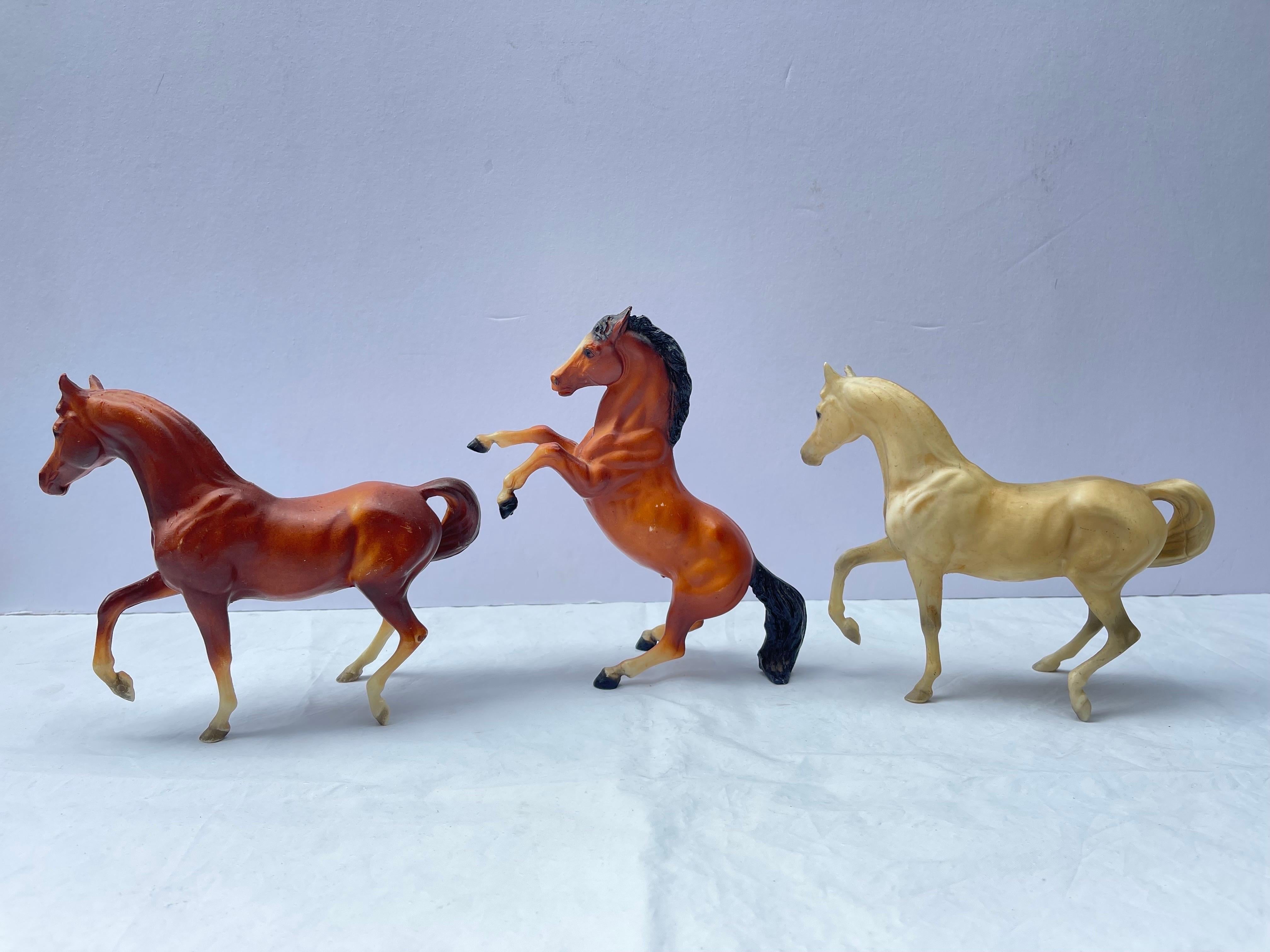 Set von sechs mittelgroßen Vintage-Bürgerpferden (Kasten 4) (Kunststoff) im Angebot