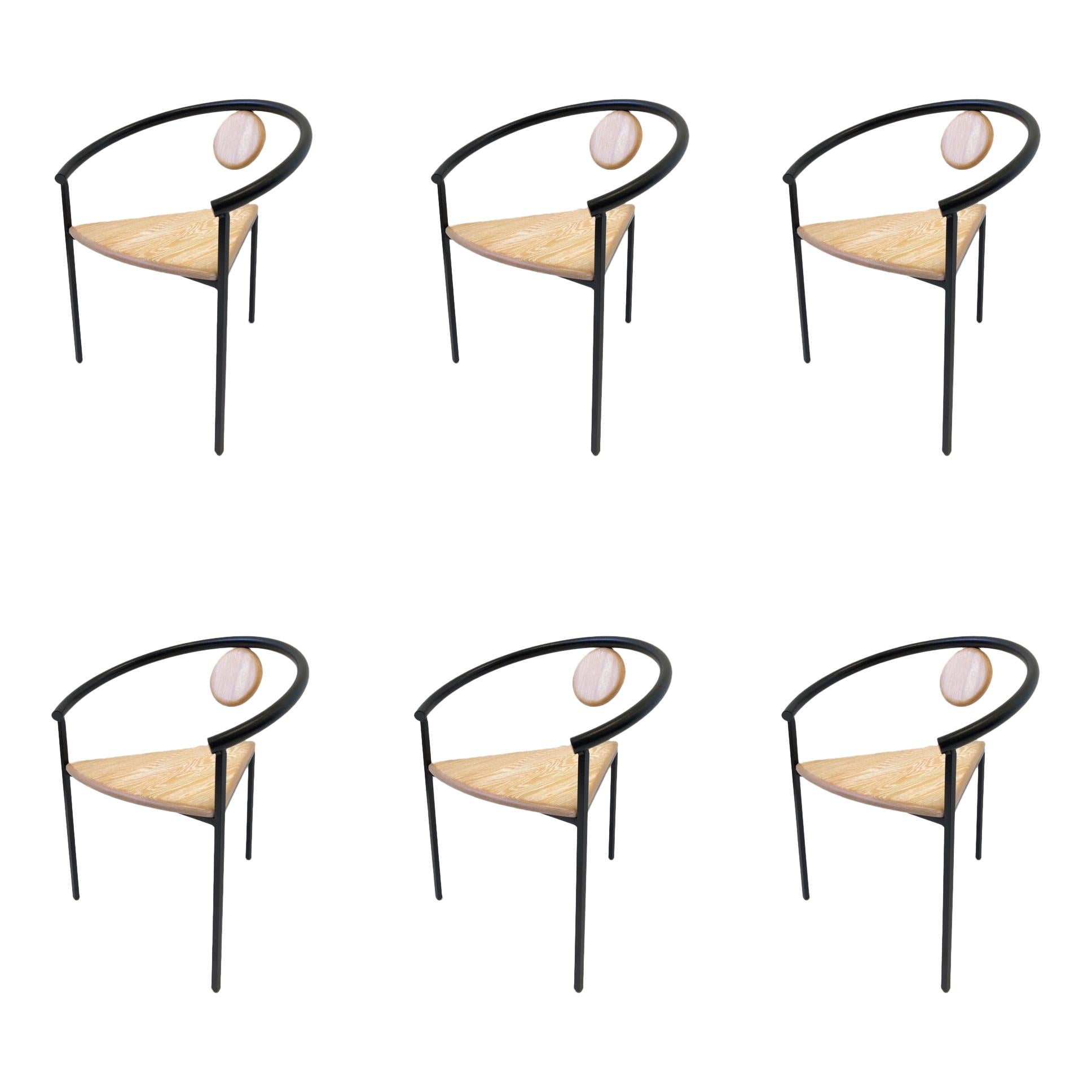 Ensemble de six chaises de salle à manger à trois pieds Memphis, à la manière de Michele De Lucchi