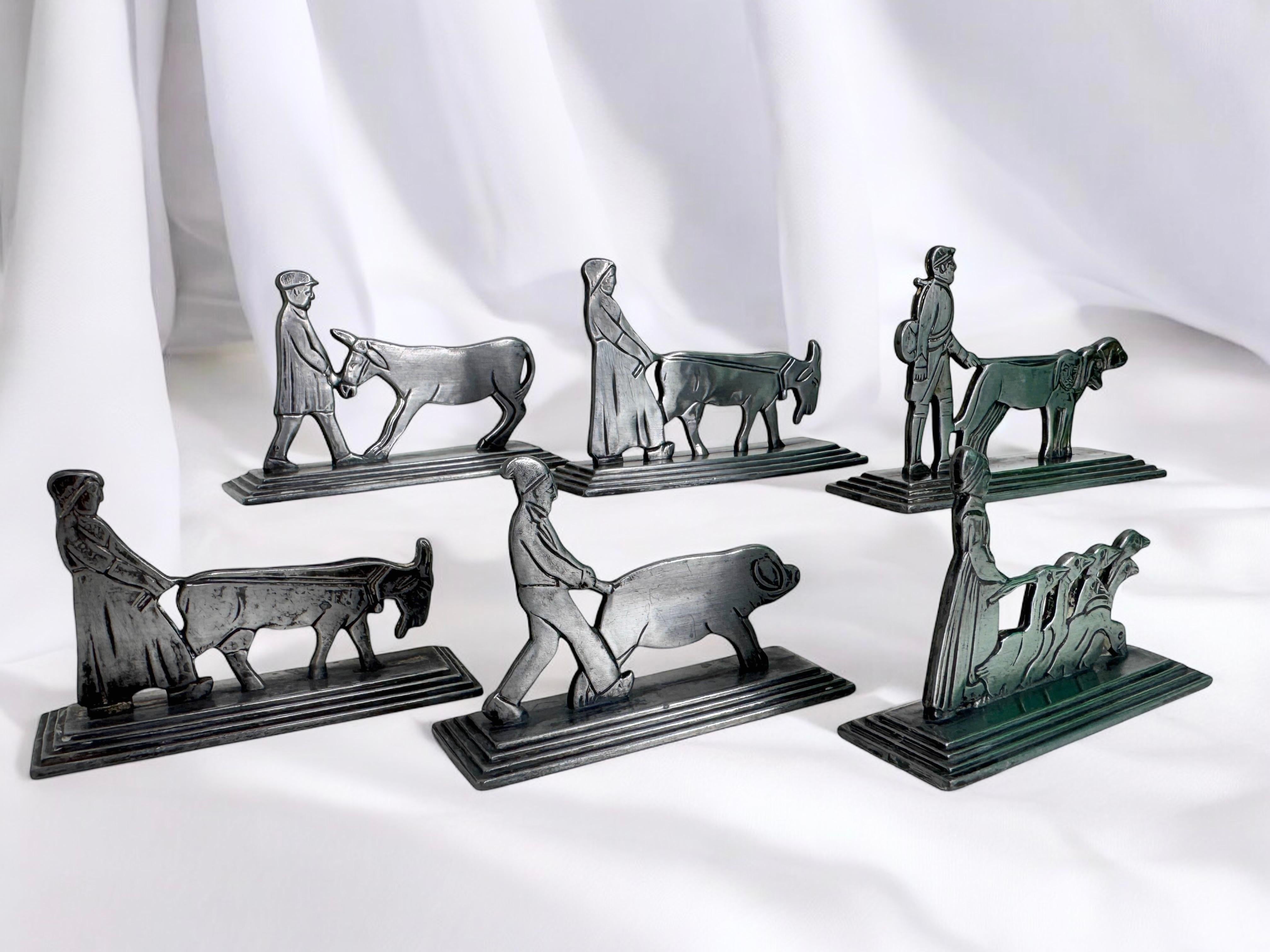 set di sei poggiacoltelli in metallo con motivi animali Francia XX secolo Art Deco in vendita 3