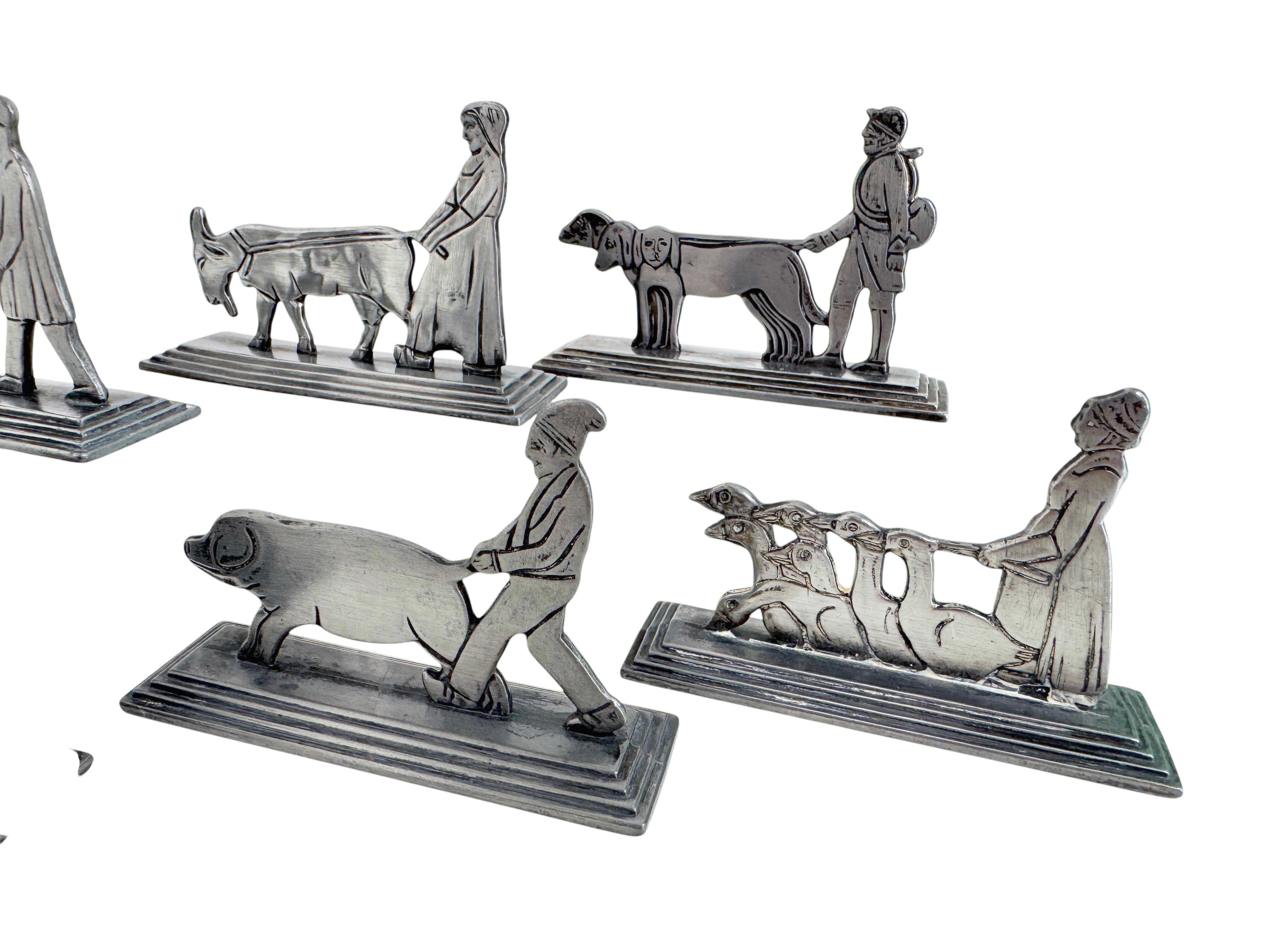 Art Nouveau set di sei poggiacoltelli in metallo con motivi animali Francia XX secolo Art Deco in vendita