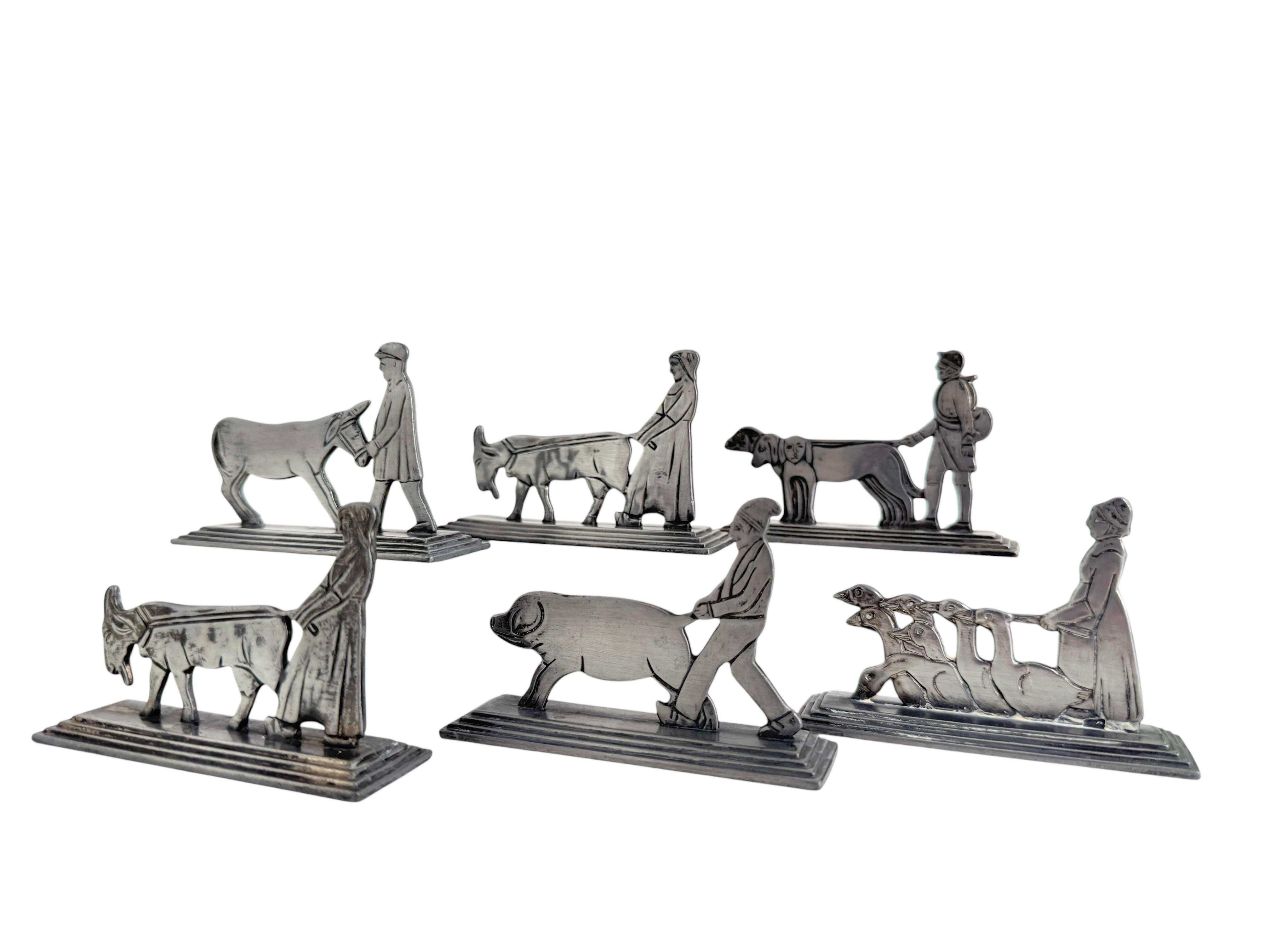 Argentato set di sei poggiacoltelli in metallo con motivi animali Francia XX secolo Art Deco in vendita