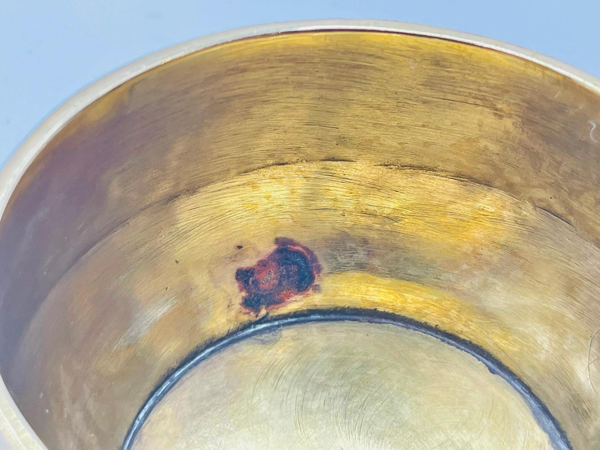 Juego de seis tazas de té mexicanas de latón e incrustaciones de concha de abulón con platillos, años 50 en venta 10