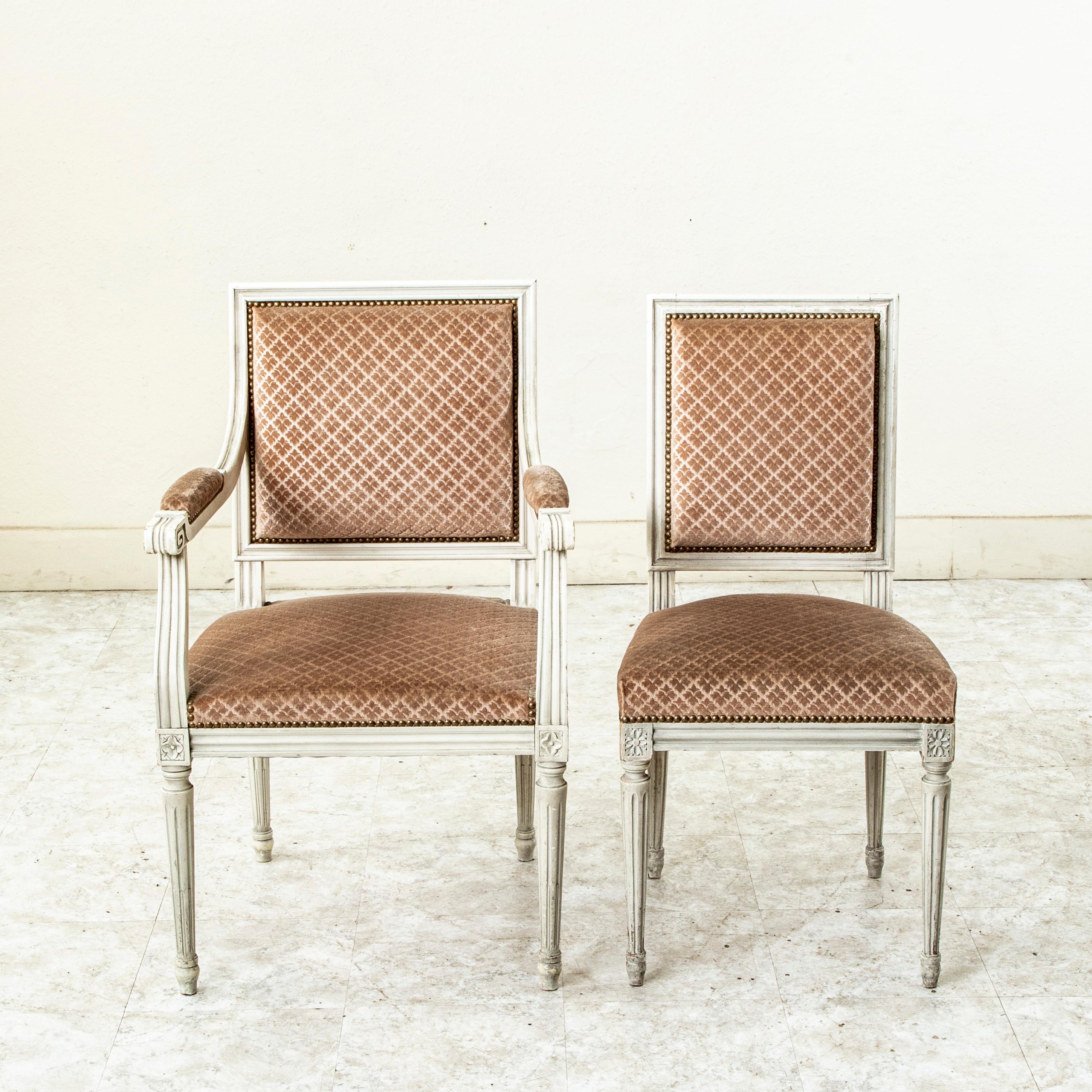 Sechs Stühle für ein französisches Esszimmer im Stil Louis XVI aus der Mitte des 20. Jahrhunderts, bemalt im Angebot 6