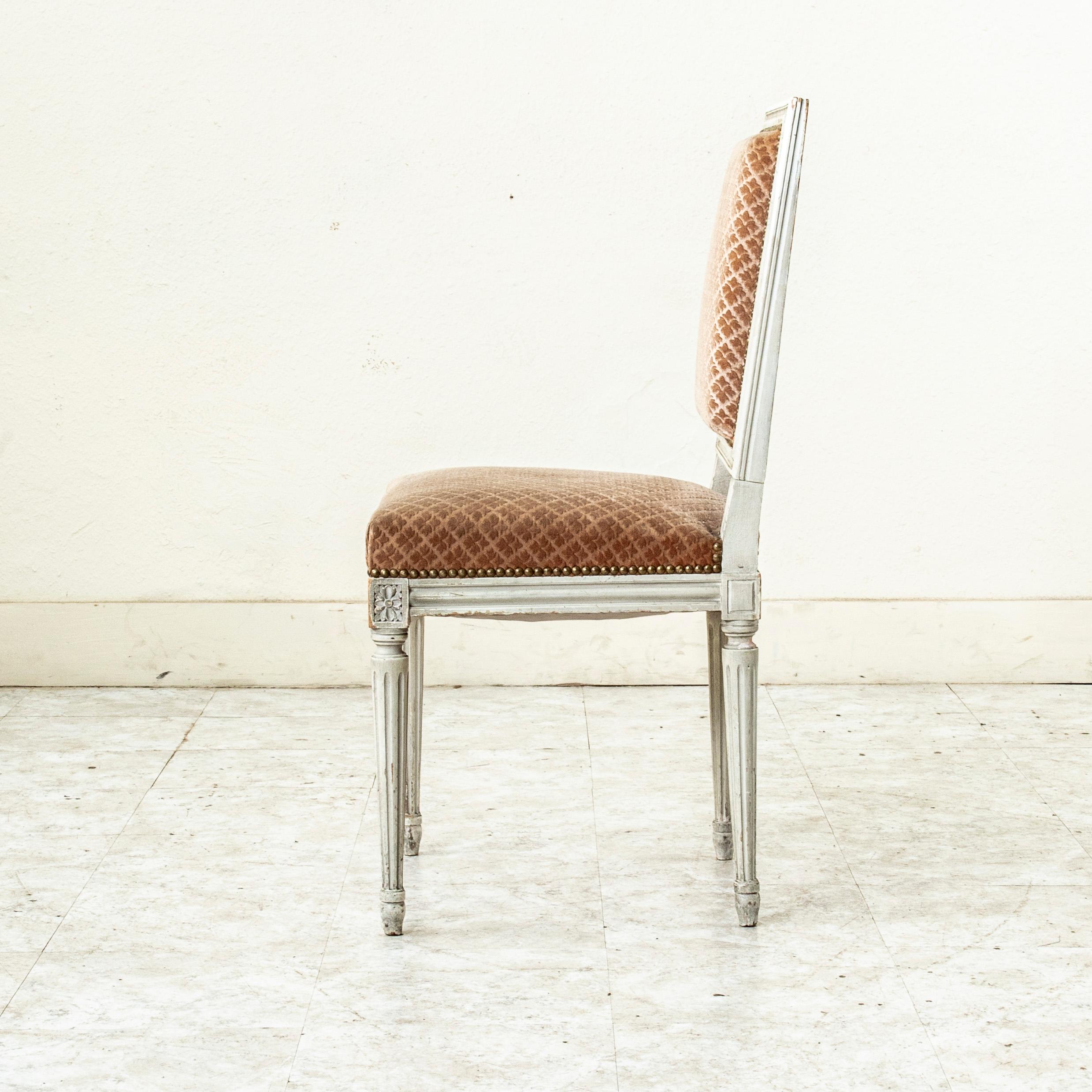 Sechs Stühle für ein französisches Esszimmer im Stil Louis XVI aus der Mitte des 20. Jahrhunderts, bemalt im Angebot 10
