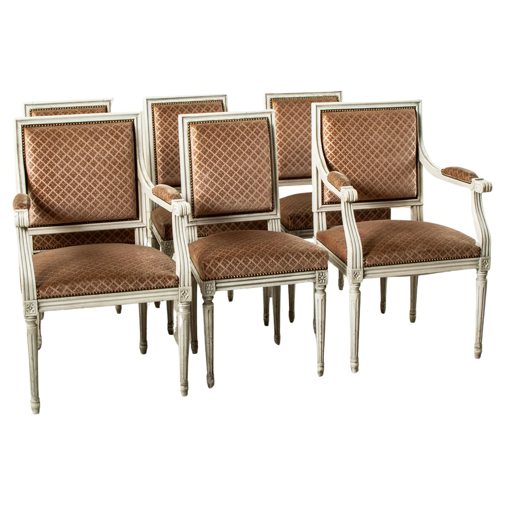 Sechs Stühle für ein französisches Esszimmer im Stil Louis XVI aus der Mitte des 20. Jahrhunderts, bemalt im Angebot
