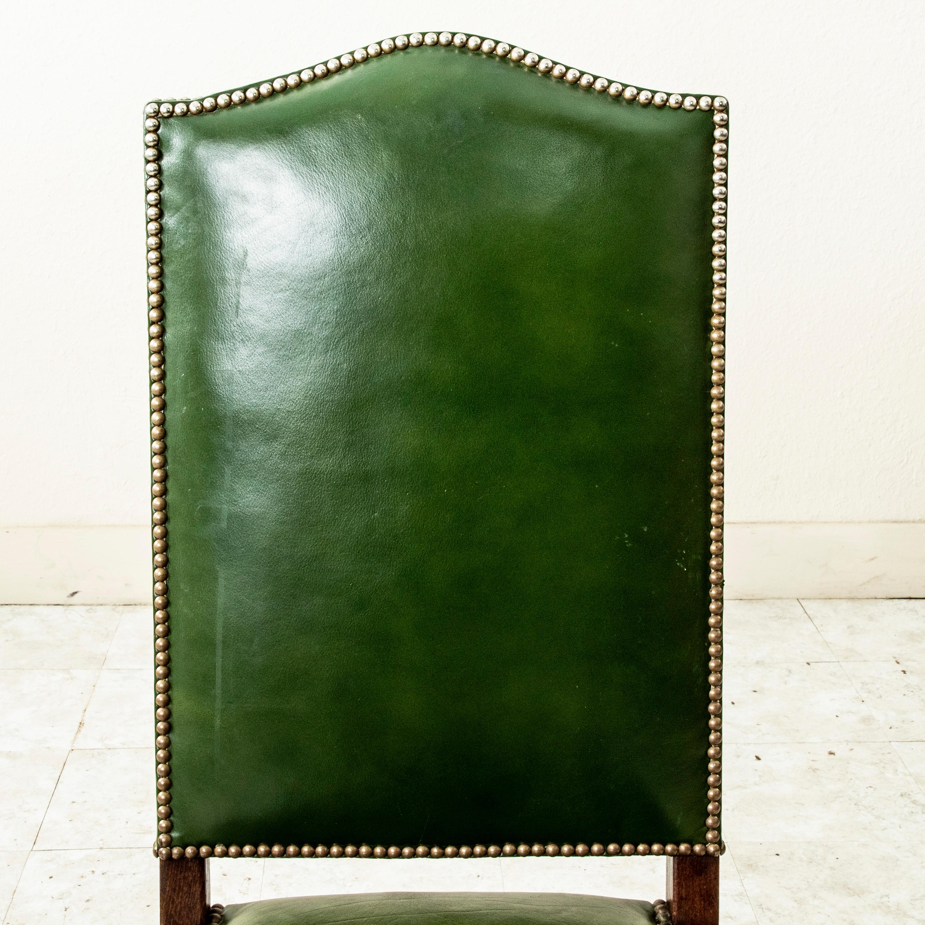 Ensemble de six chaises à pattes de mouton du milieu du 20e siècle, tapisserie en cuir vert en vente 6