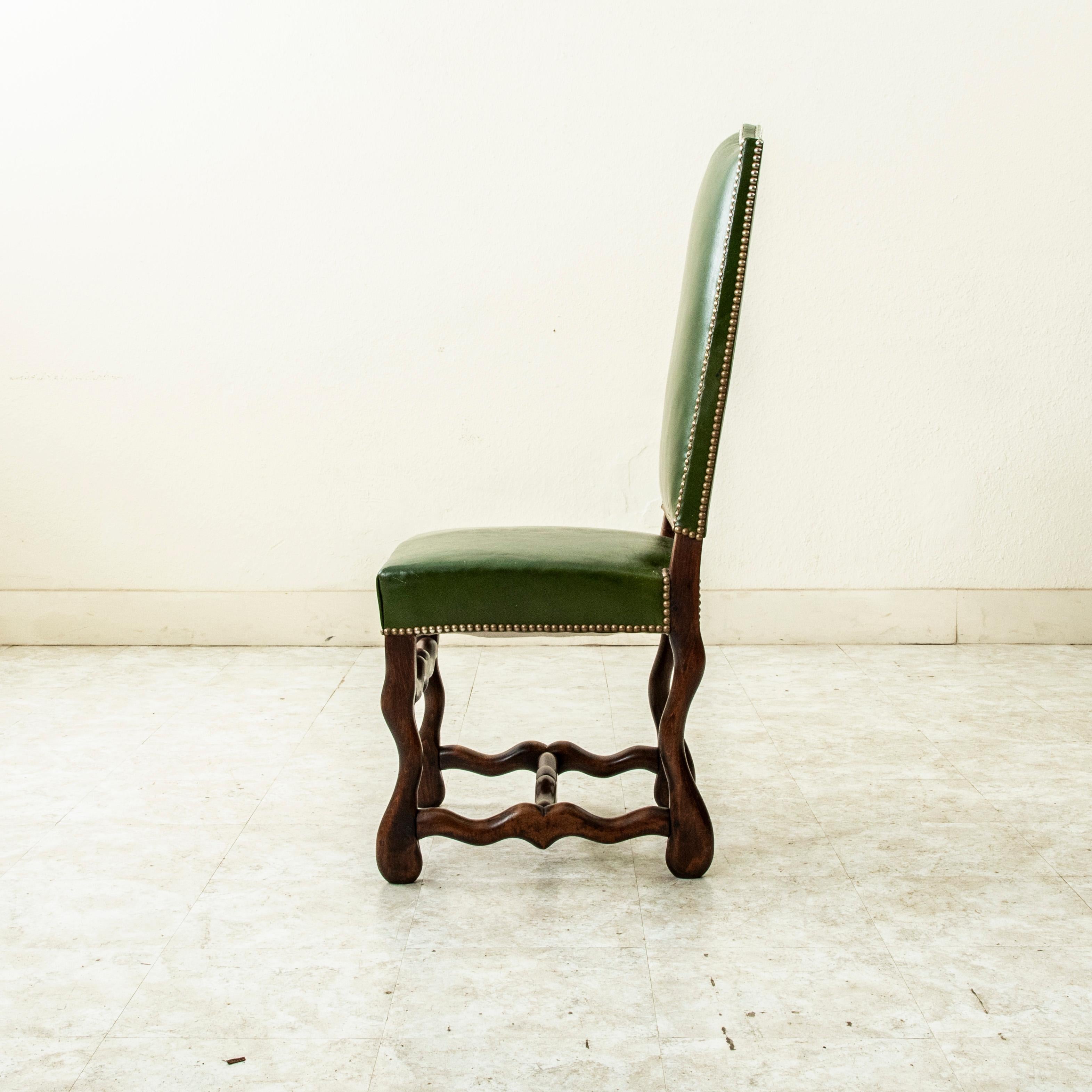 20ième siècle Ensemble de six chaises à pattes de mouton du milieu du 20e siècle, tapisserie en cuir vert en vente