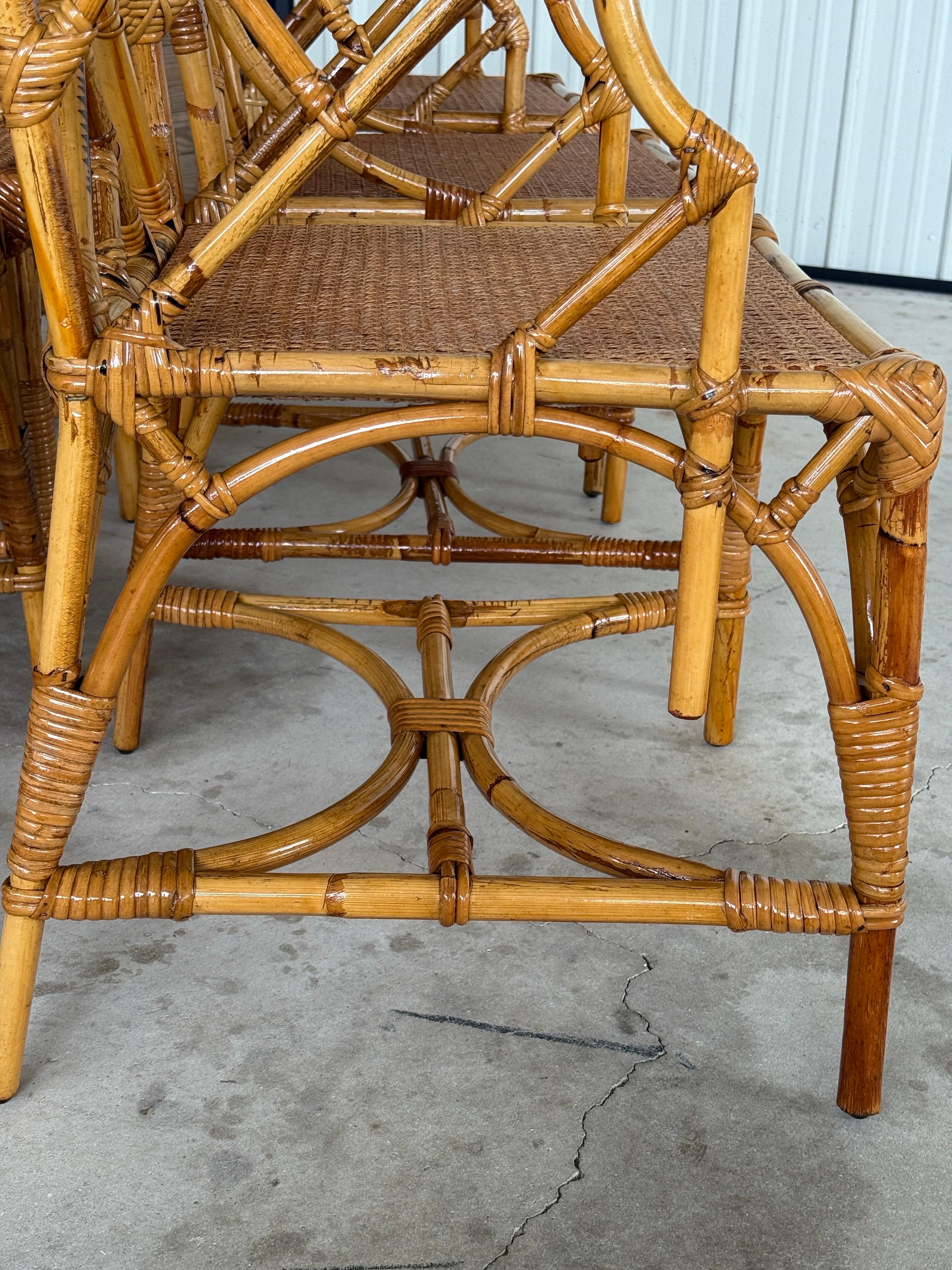 Set of Six Mid-20th Century Restored Italian Rattan Chippendale Dining Chairs Moderno orgánico en venta
