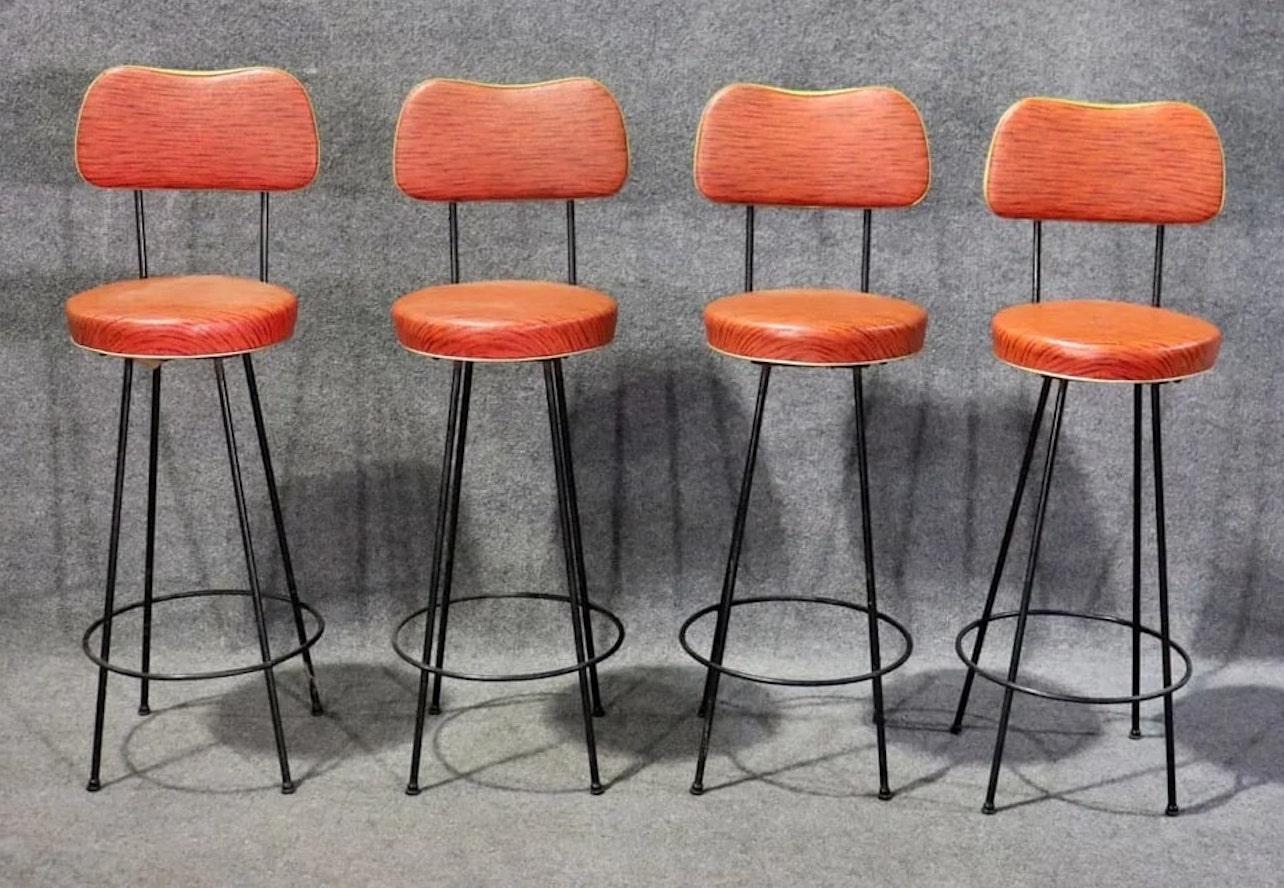 Set of six mid-century modern bar stools, made of strong iron frames and vinyl swivels seats.
Please confirm location NY or NJ