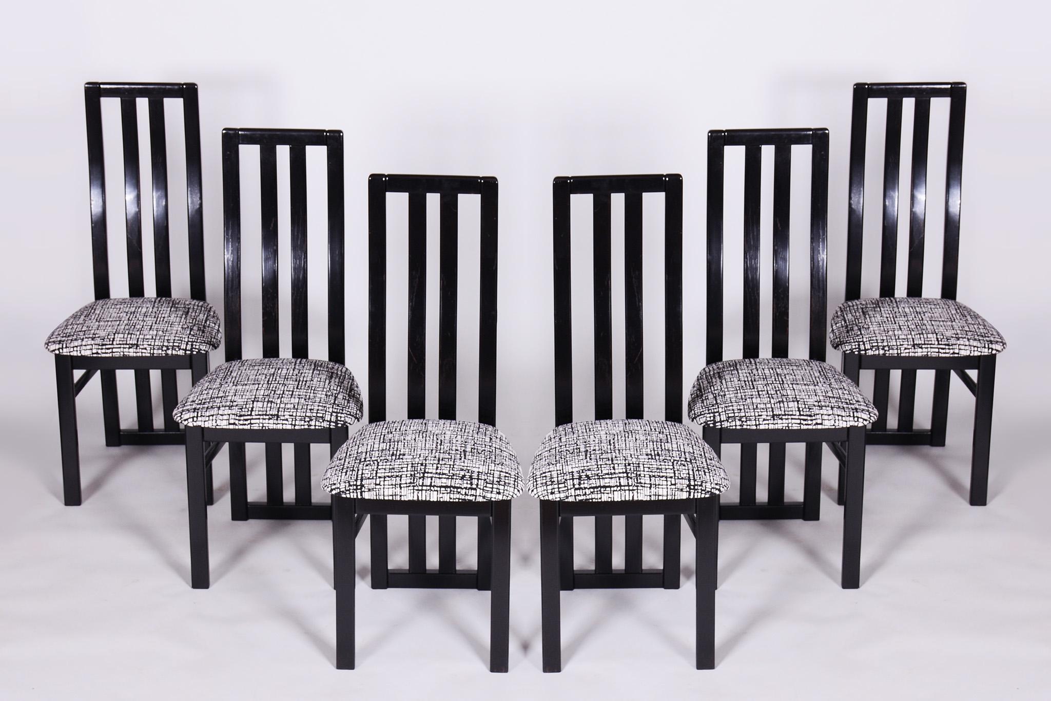 Ensemble de six chaises en hêtre du milieu du siècle, fabriquées par Thon, restaurées, Tchécoslovaquie, années 1970 en vente 1