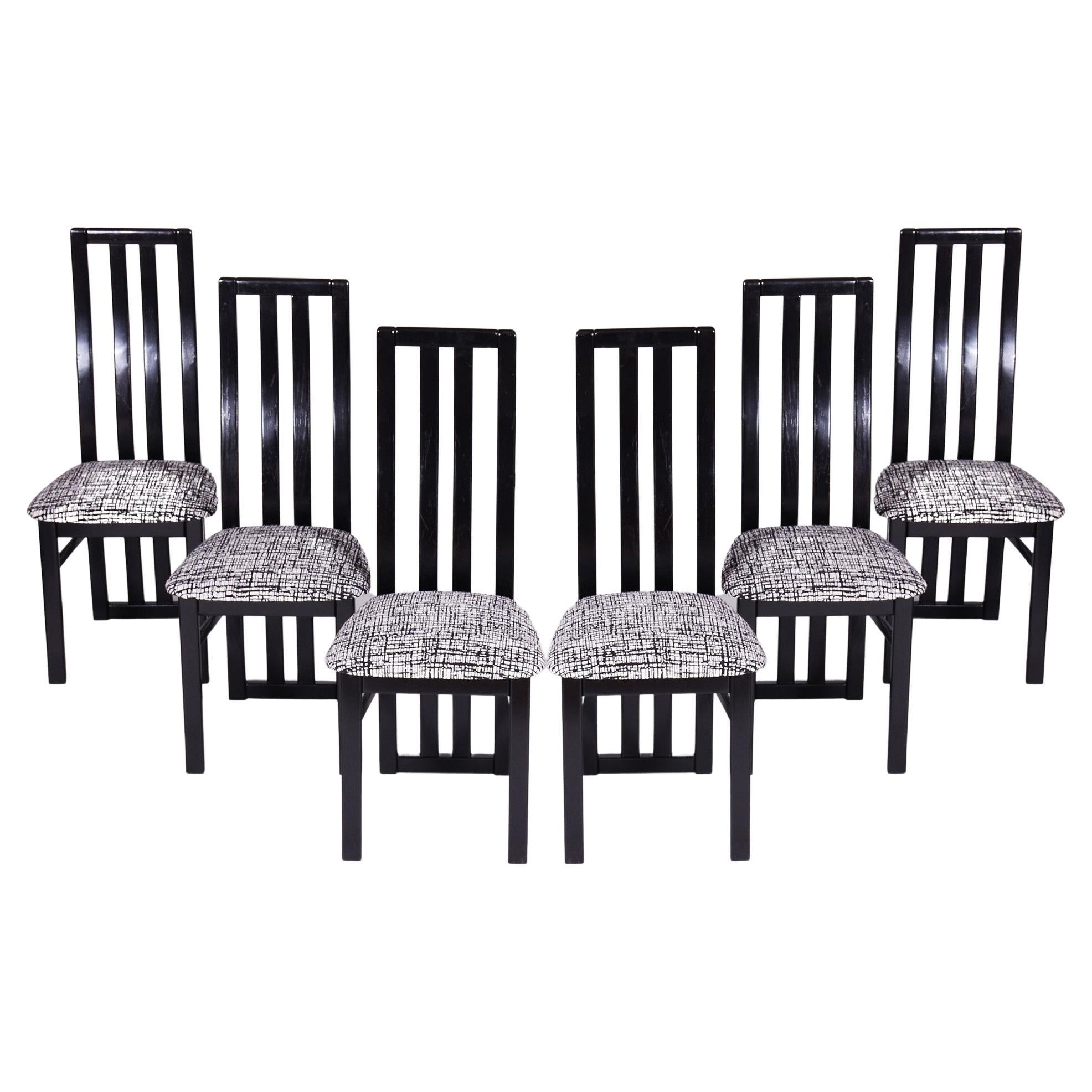 Ensemble de six chaises en hêtre du milieu du siècle, fabriquées par Thon, restaurées, Tchécoslovaquie, années 1970 en vente