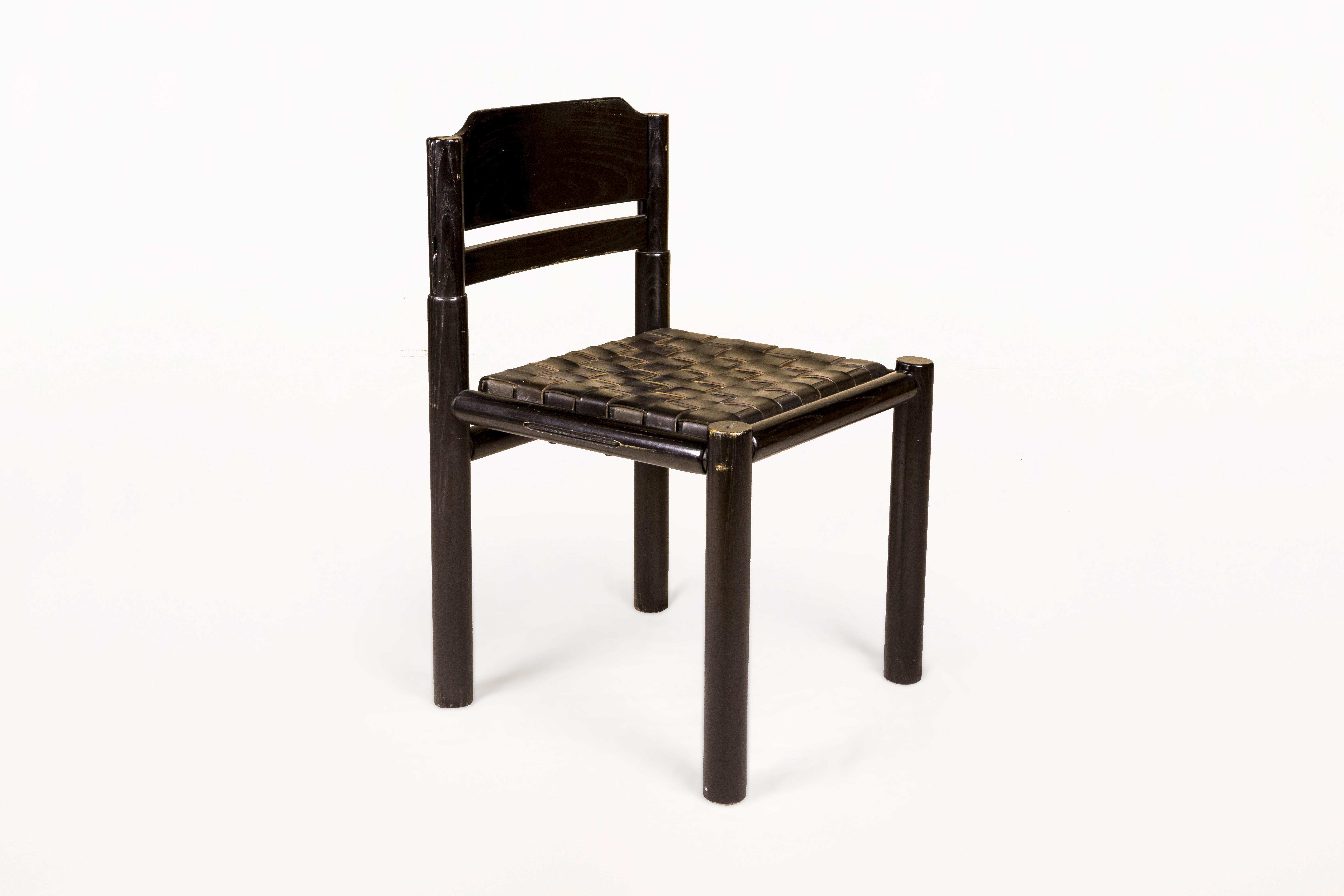 Satz von sechs schwarzen Stühlen aus der Mitte des Jahrhunderts, um 1960, Frankreich (Moderne der Mitte des Jahrhunderts) im Angebot