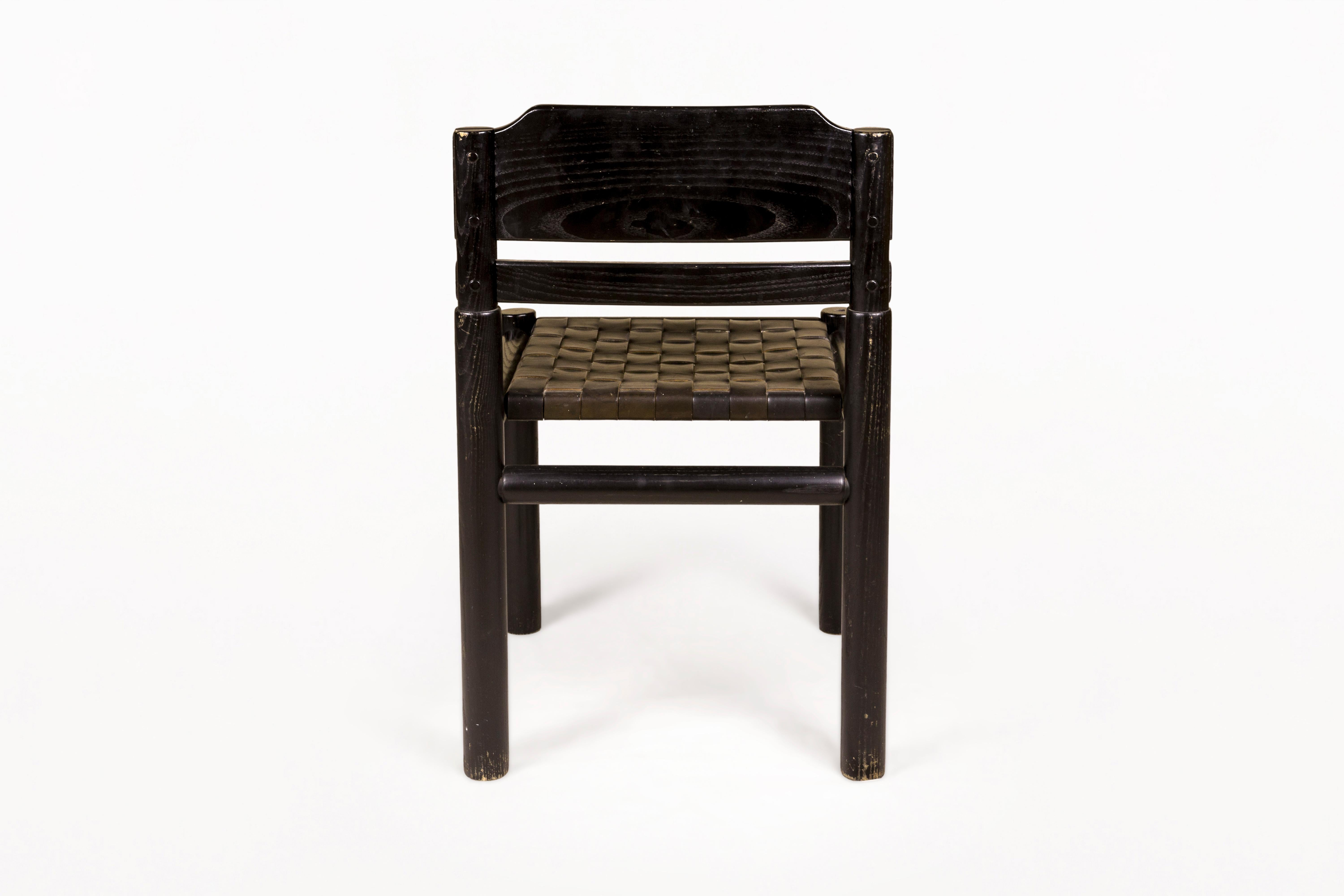 Satz von sechs schwarzen Stühlen aus der Mitte des Jahrhunderts, um 1960, Frankreich im Zustand „Gut“ im Angebot in Girona, Spain