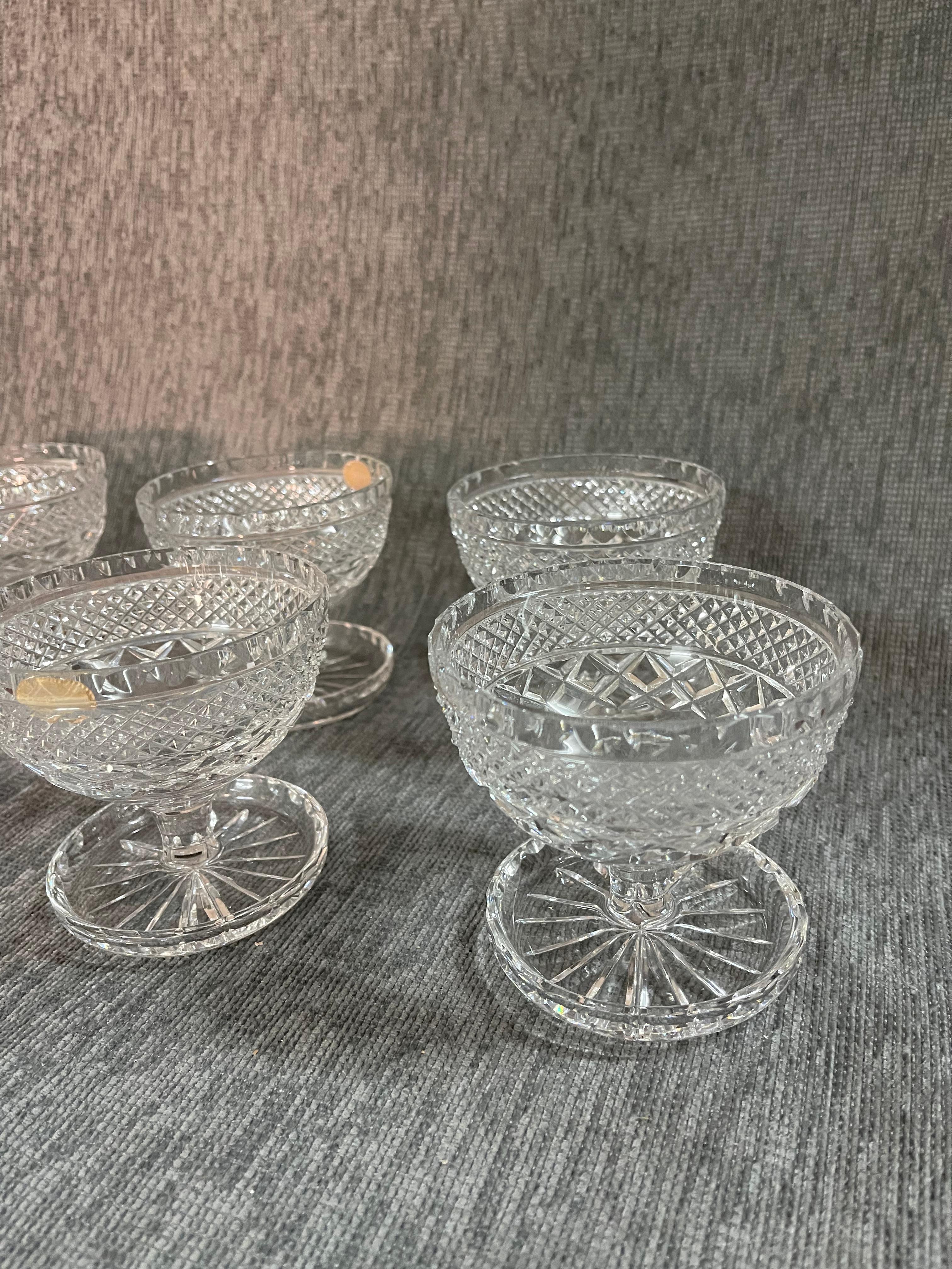 Mid-Century Modern Ensemble de six tasses en cristal de Bohème du milieu du siècle dernier en vente