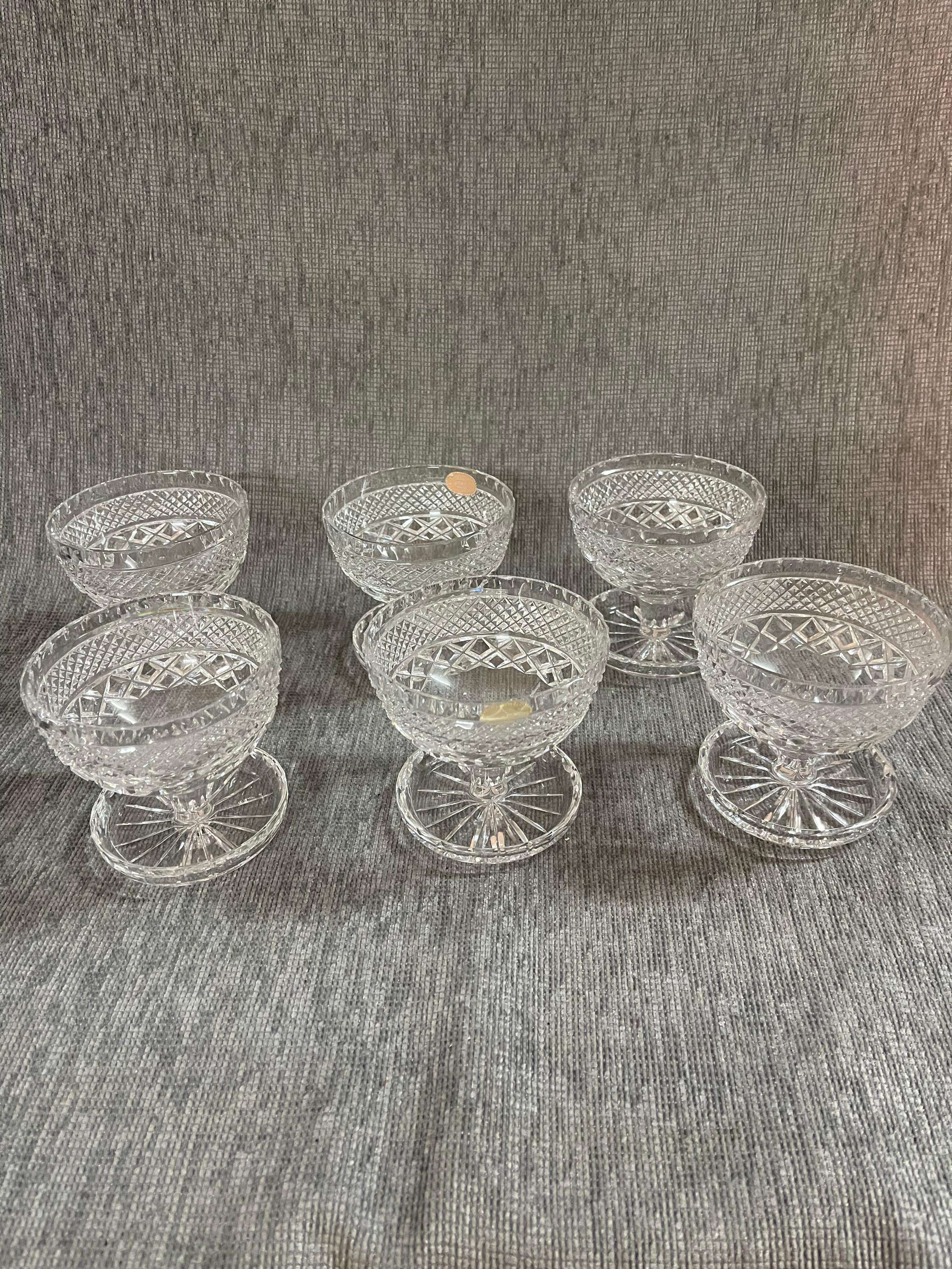 Tchèque Ensemble de six tasses en cristal de Bohème du milieu du siècle dernier en vente