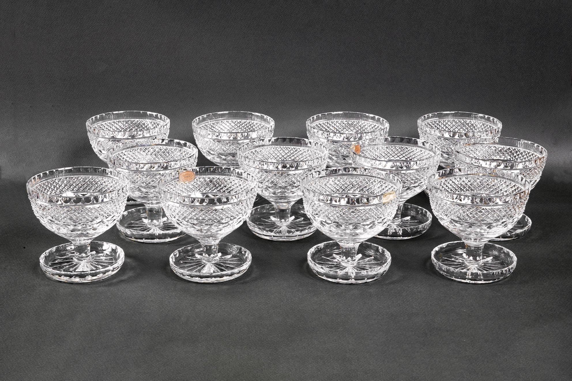 Ensemble de six tasses en cristal de Bohème du milieu du siècle dernier en vente 1