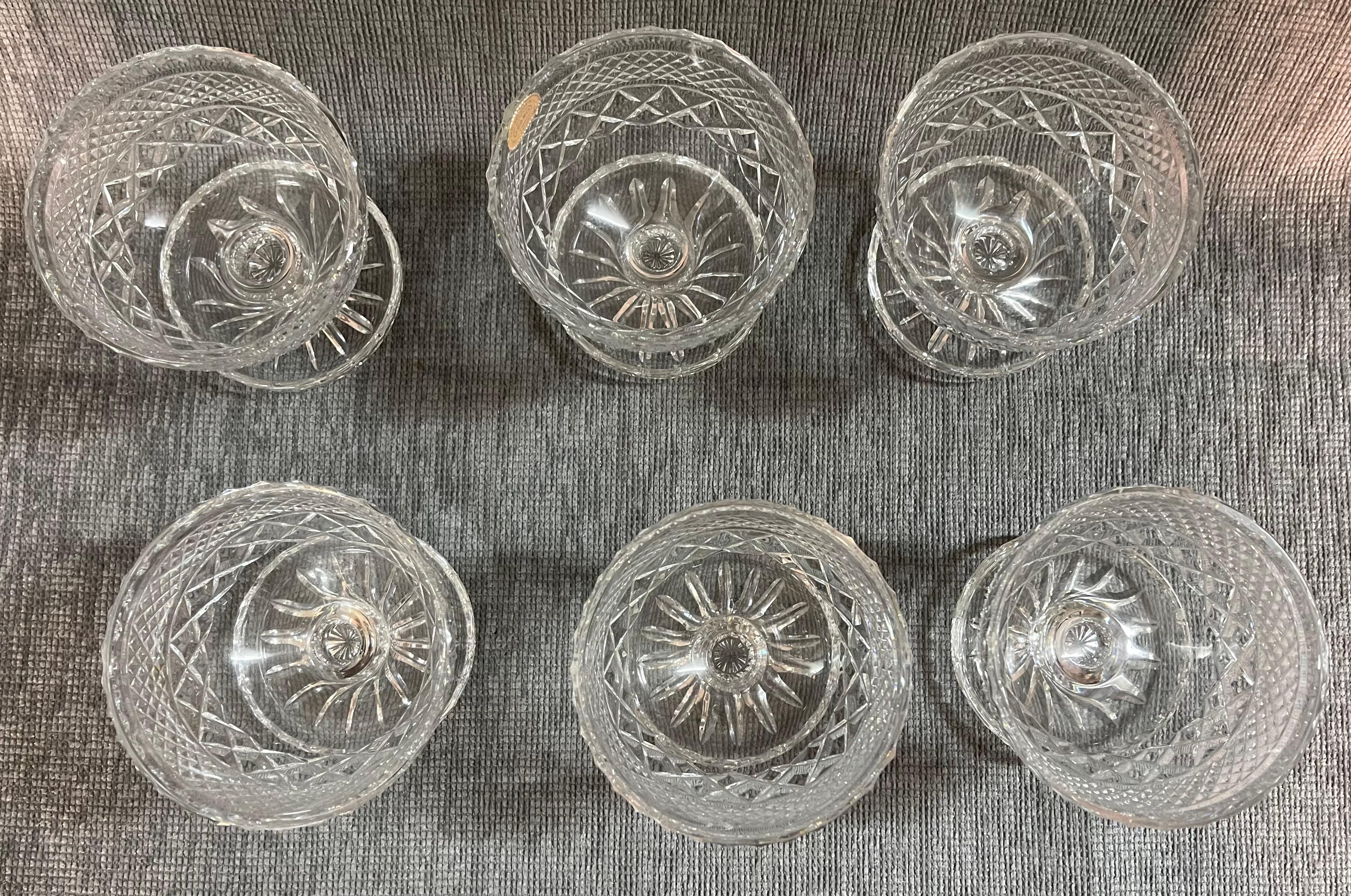 Tchèque Ensemble de six verres en cristal de Bohème du milieu du siècle dernier en vente