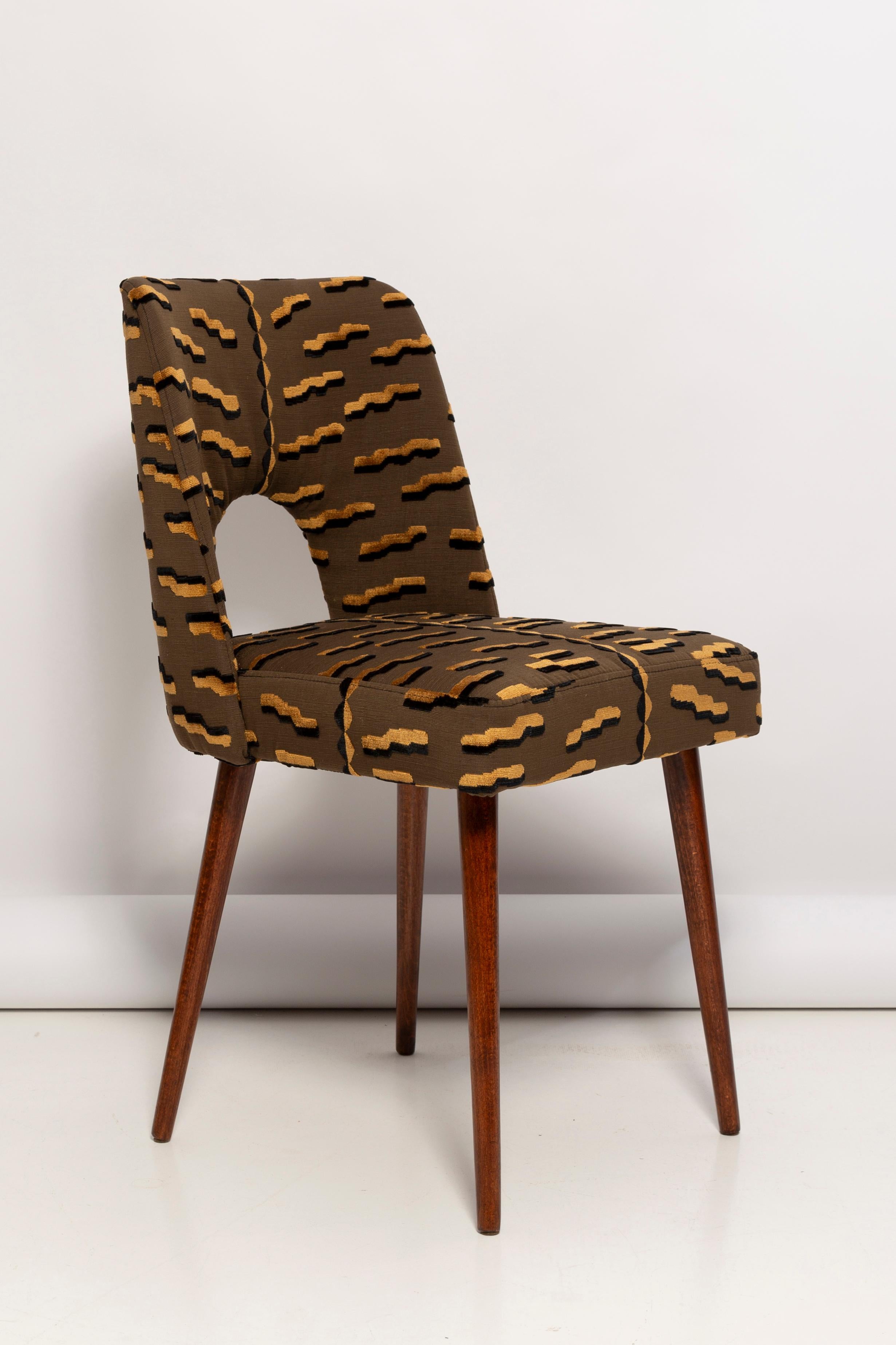 Set of Six Mid Century Brown Tiger Jacquard Velvet Shell Chairs, Europe, 1960s In Excellent Condition For Sale In 05-080 Hornowek, PL