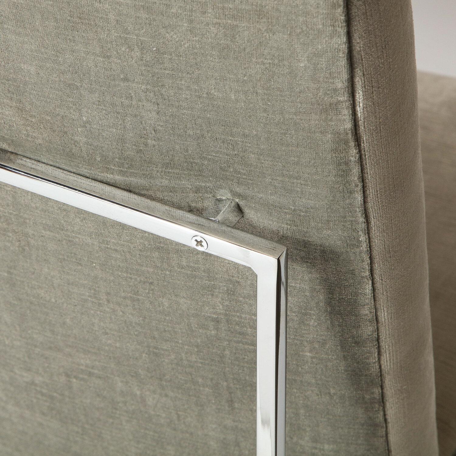 Set of Six Mid Century Chrome and Platinum Velvet Dining Chairs by Milo Baughman im Angebot 1