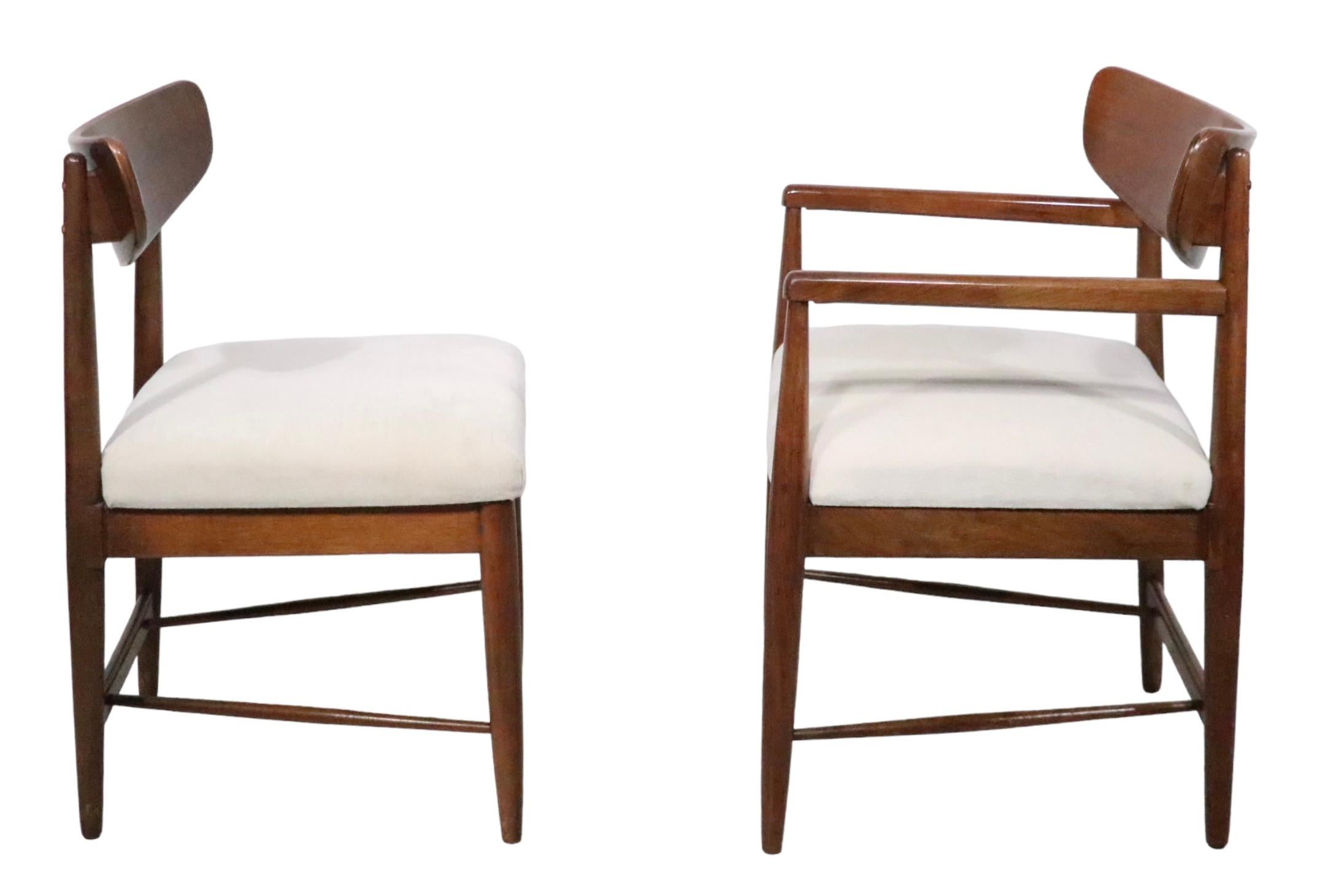 Chic architectural set of Mid Century Modern dining chairs designed by Merton Gershun for American of Martinsville as part of their classic Dania series, circa 1950-1960s. This impressive set includes two arm, and for side chairs, all of which are