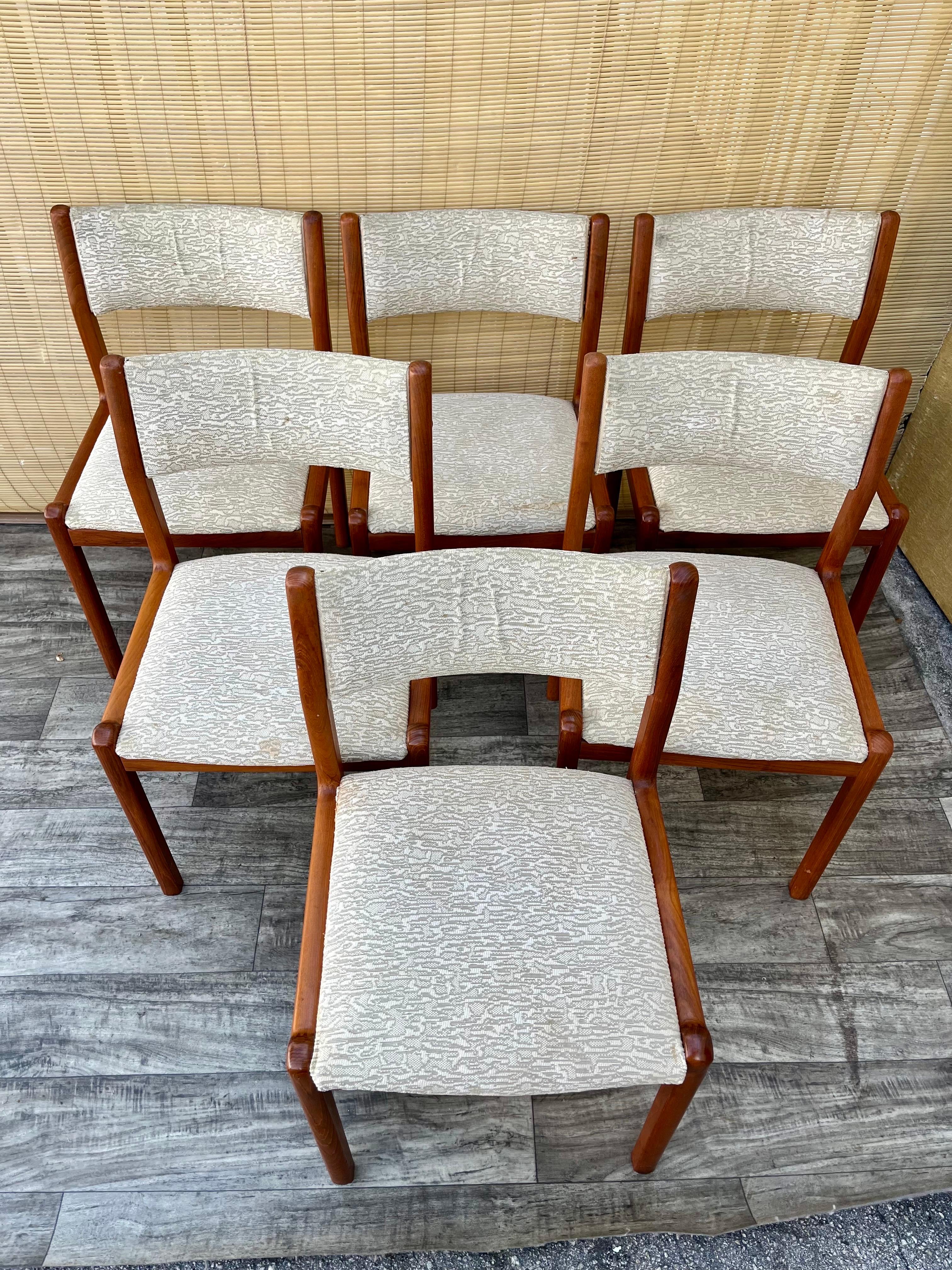 Juego de seis sillas de comedor modernas danesas de mediados de siglo de J.L. Moller. Alrededor de 1980 Danés en venta