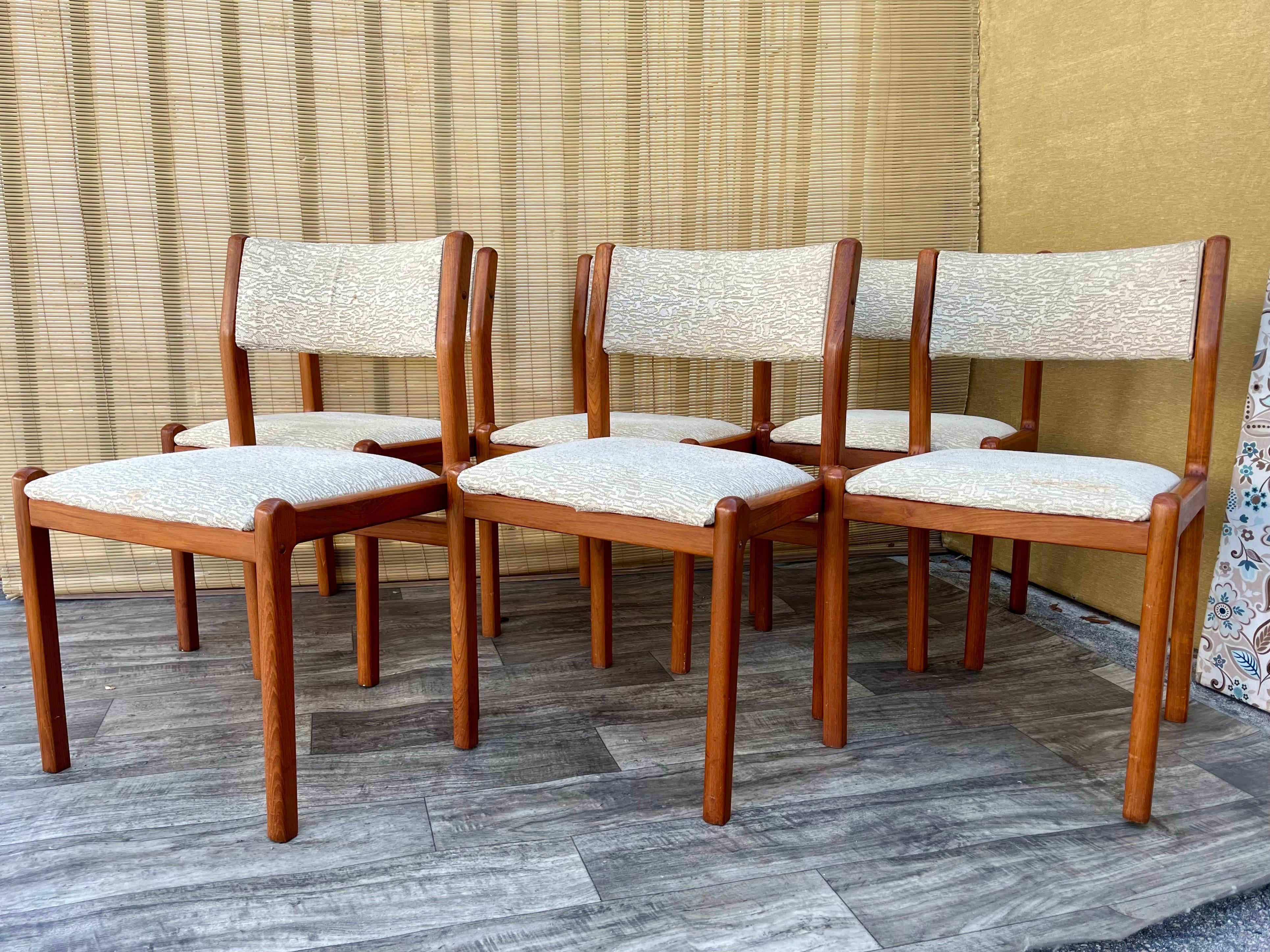 Juego de seis sillas de comedor modernas danesas de mediados de siglo de J.L. Moller. Alrededor de 1980 en Bueno estado para la venta en Miami, FL