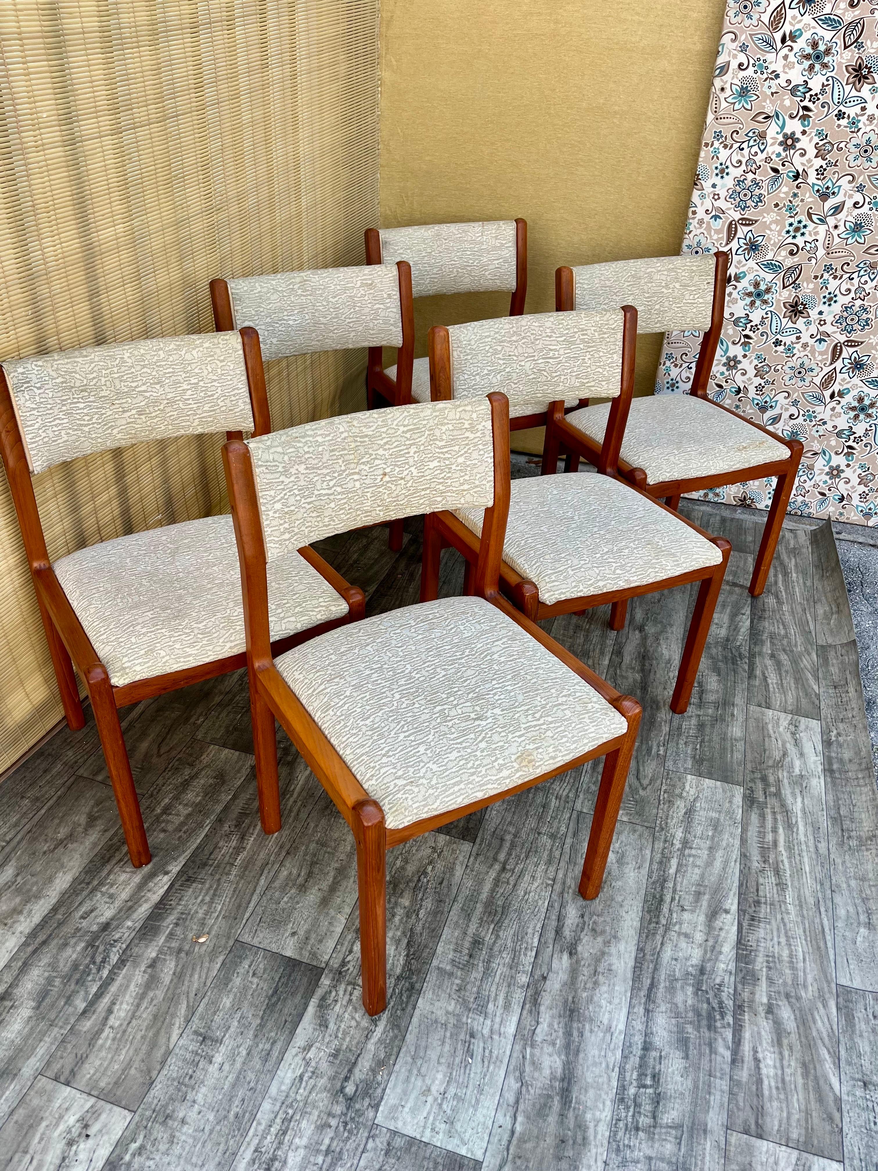 Juego de seis sillas de comedor modernas danesas de mediados de siglo de J.L. Moller. Alrededor de 1980 en venta 1
