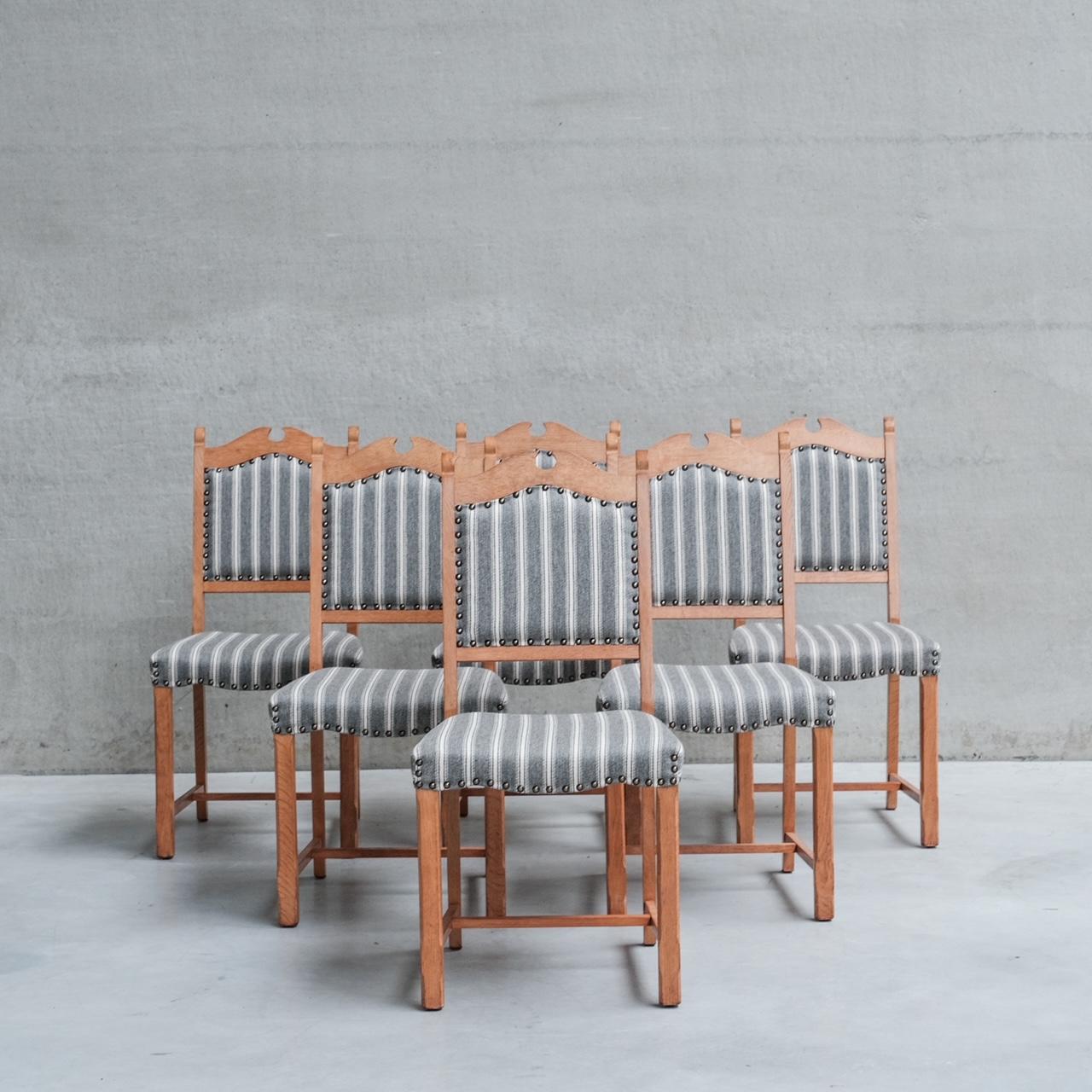Ensemble de six chaises de salle à manger en chêne danois du milieu du siècle dernier en vente 4