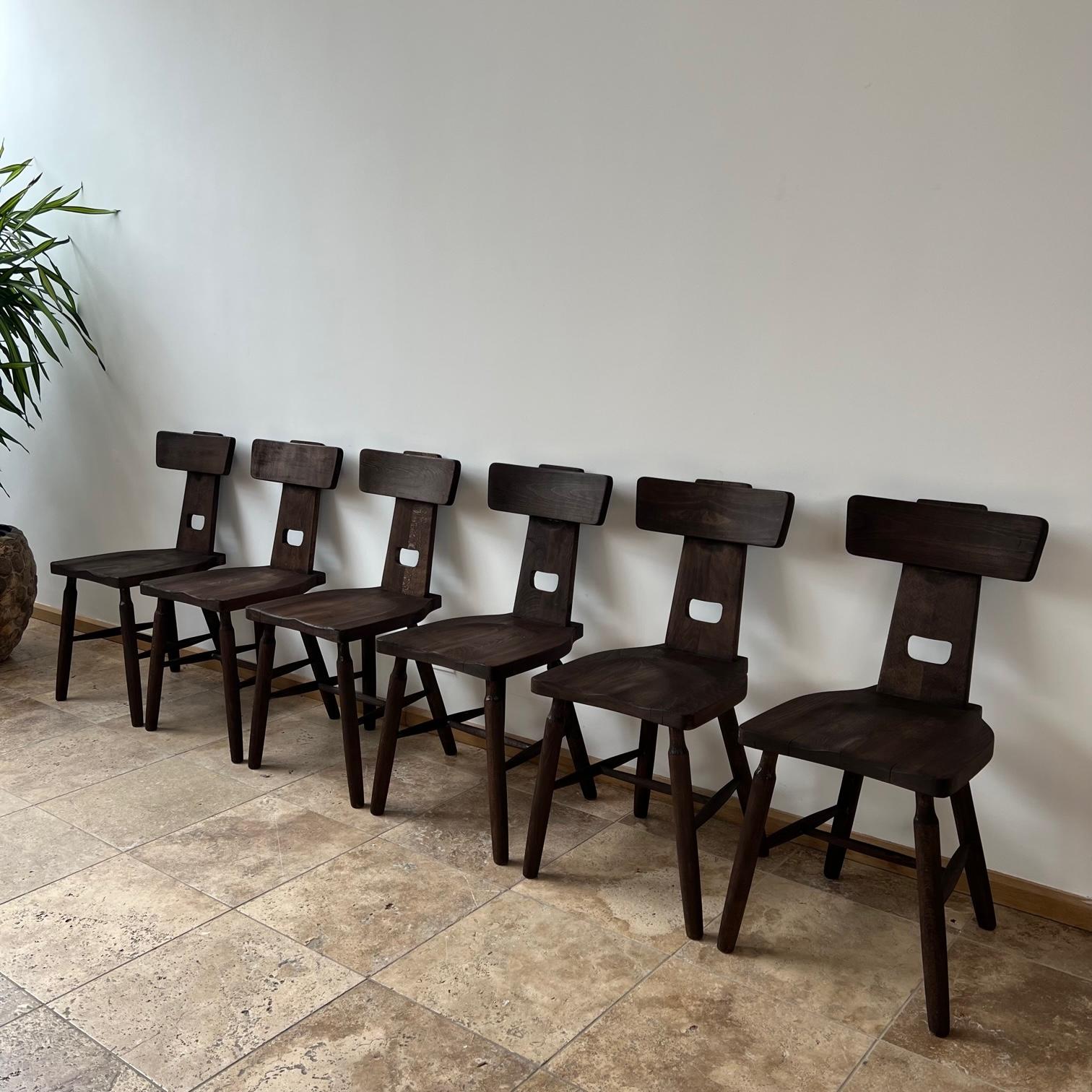 Ensemble de six chaises de salle à manger du milieu du siècle dernier en vente 5