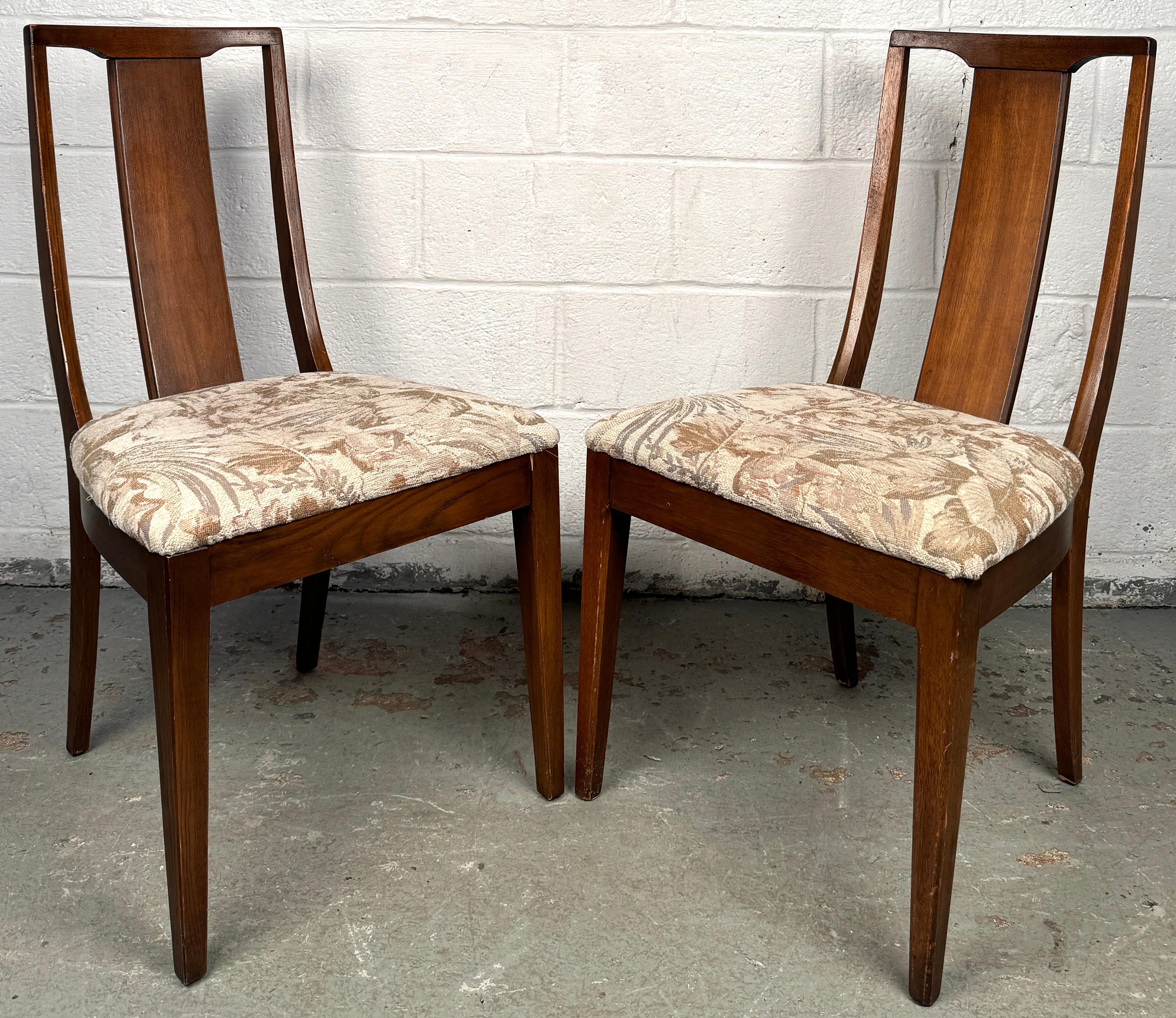 Set of Six Mid-Century Dining Chairs In Good Condition For Sale In Brooklyn, NY
