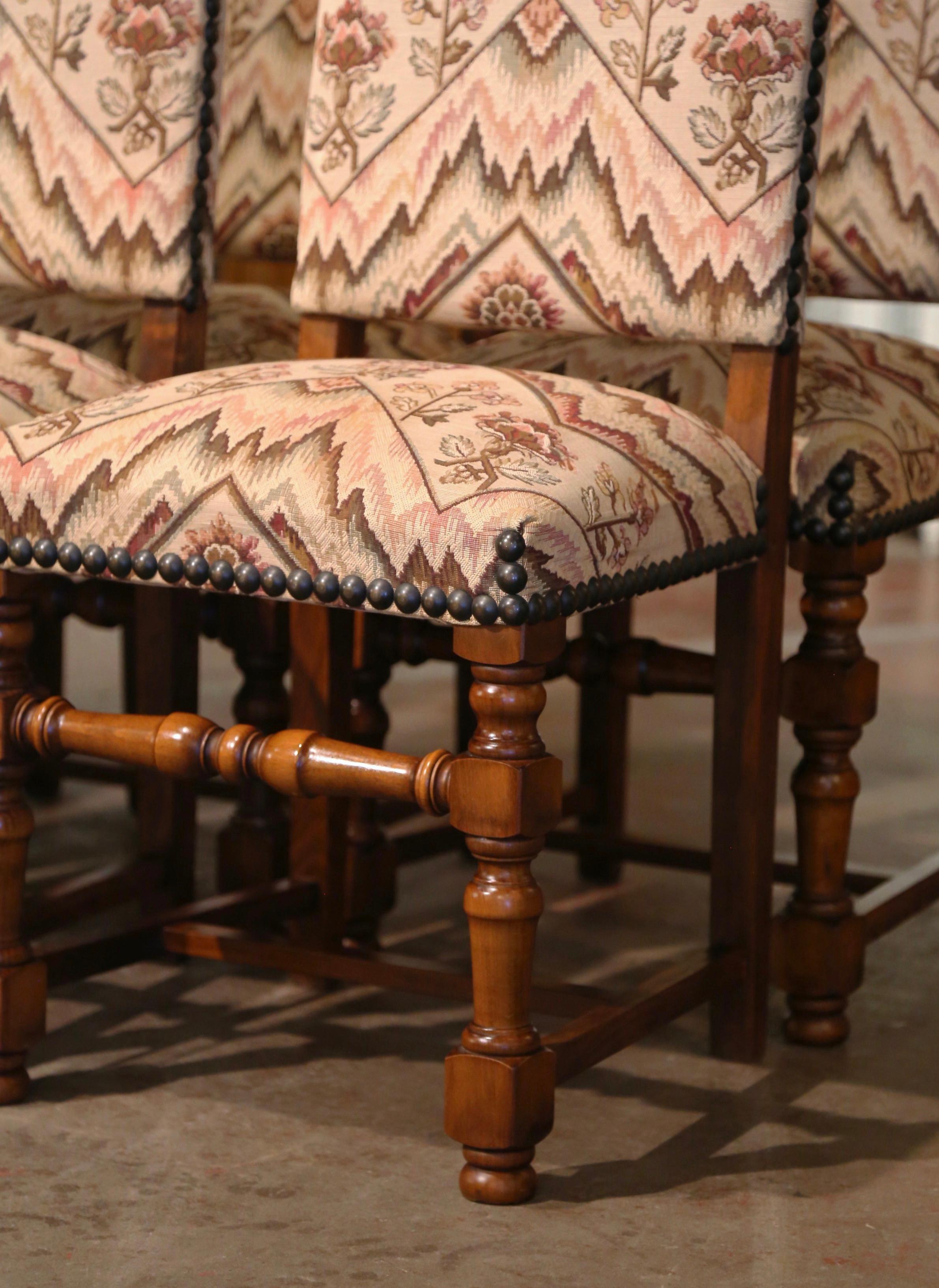 Set of Six Mid-Century French Louis XIII Carved Walnut Turned Legs Side Chairs  In Excellent Condition In Dallas, TX