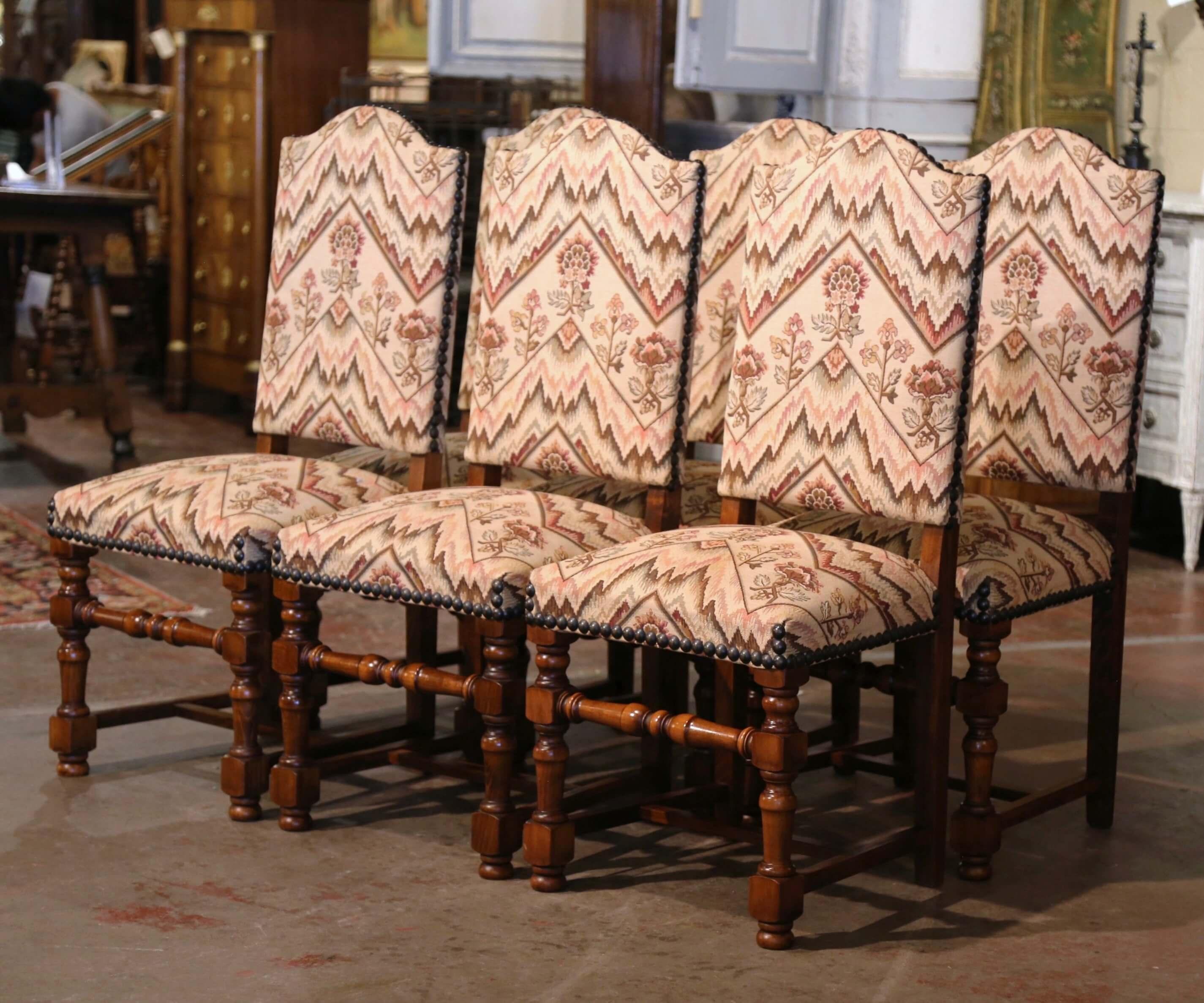 Fabric Set of Six Mid-Century French Louis XIII Carved Walnut Turned Legs Side Chairs  For Sale