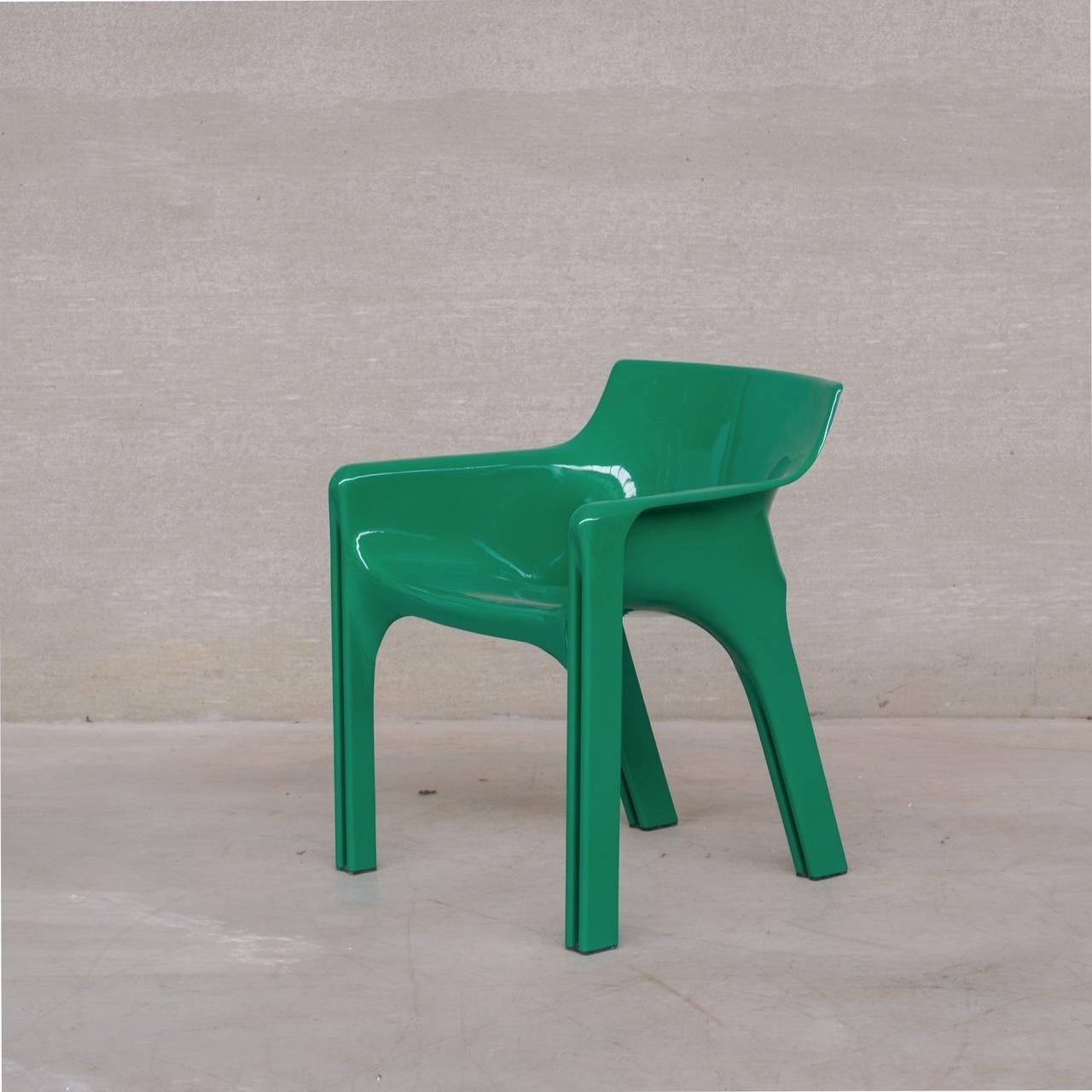 Italie, c1970s, 

Chaises de salle à manger en plastique moulé par injection, 

Tampon sur la face inférieure. 

Produit par Artemide. 

Bon état. 

Le prix est celui de l'ensemble. 

Réf. interne : 009/01/25/002. 

Emplacement : Belgique